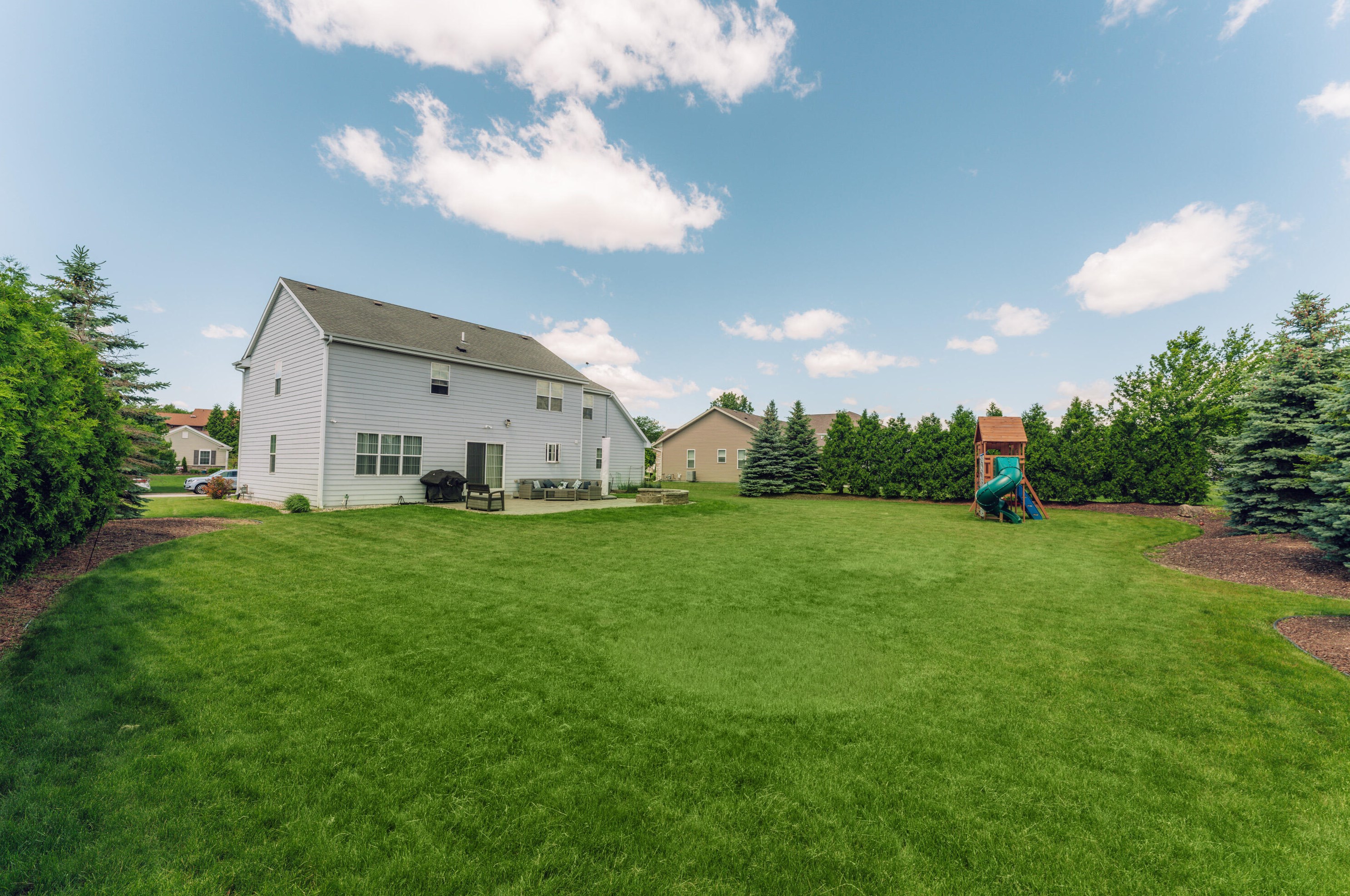 9057 N Brandybrook Trail, Milwaukee, WI 53223