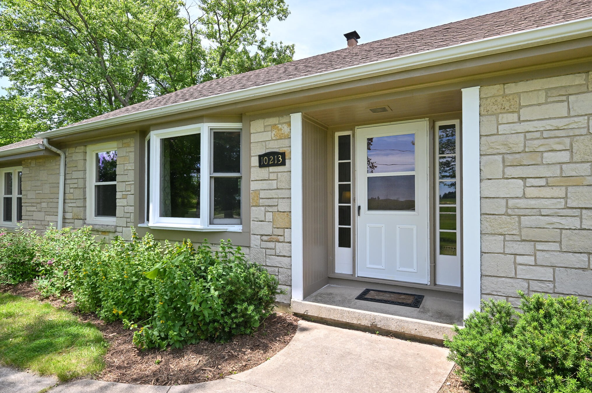 10213 N Swan Rd, Thiensville, WI 53097