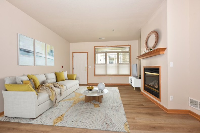 470 N Silverbrook Dr #101, West Bend, WI 53090