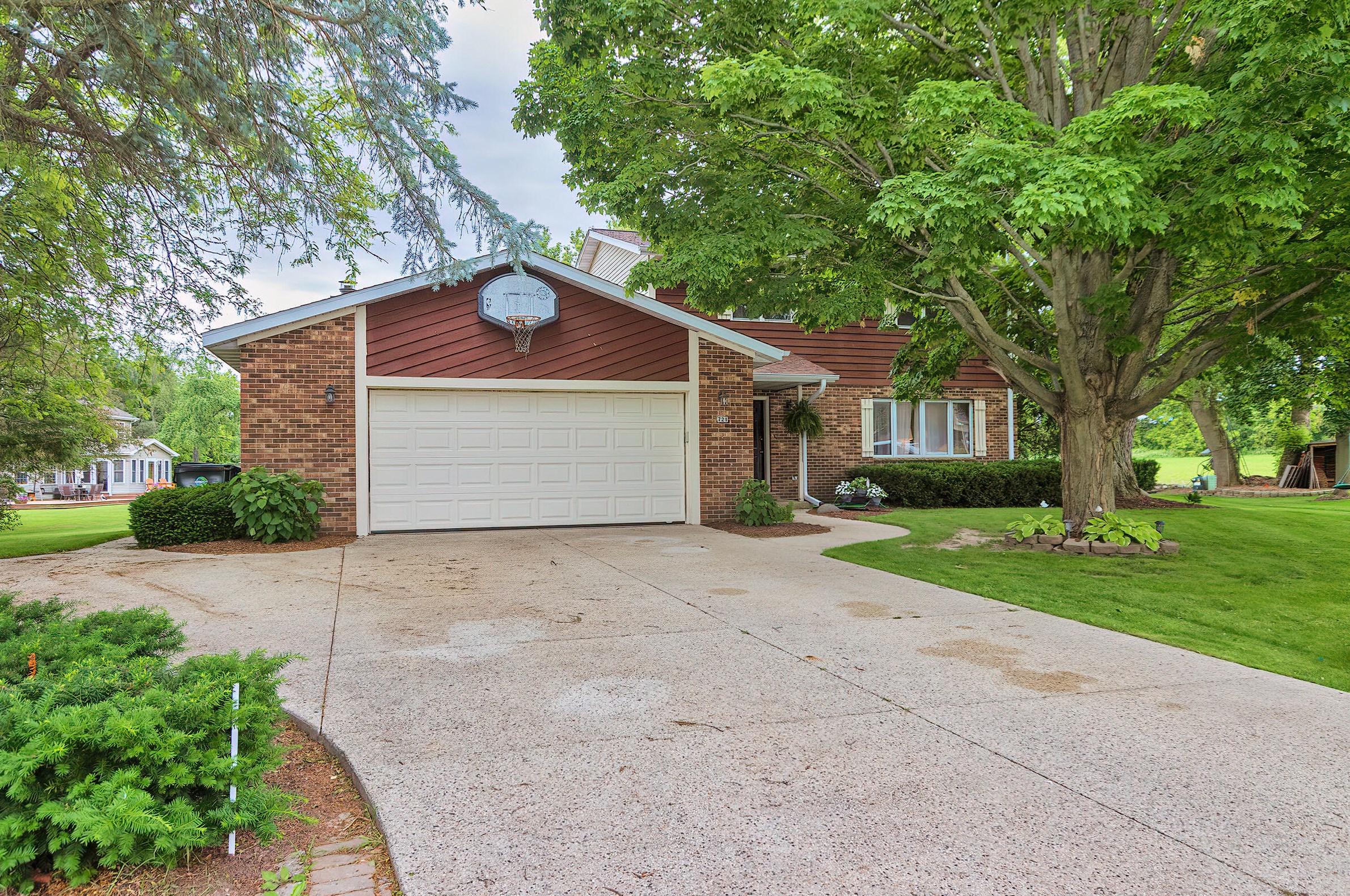 721 Bayhill Ave, Twin Lakes, WI 53181-9431