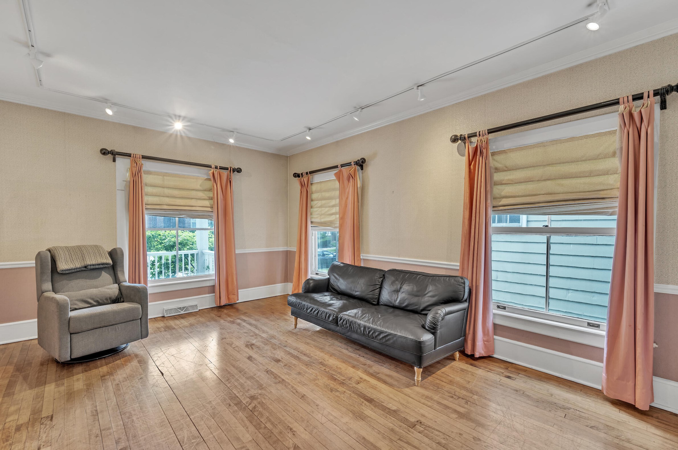 3315 N Hackett Ave, Milwaukee, WI 53211