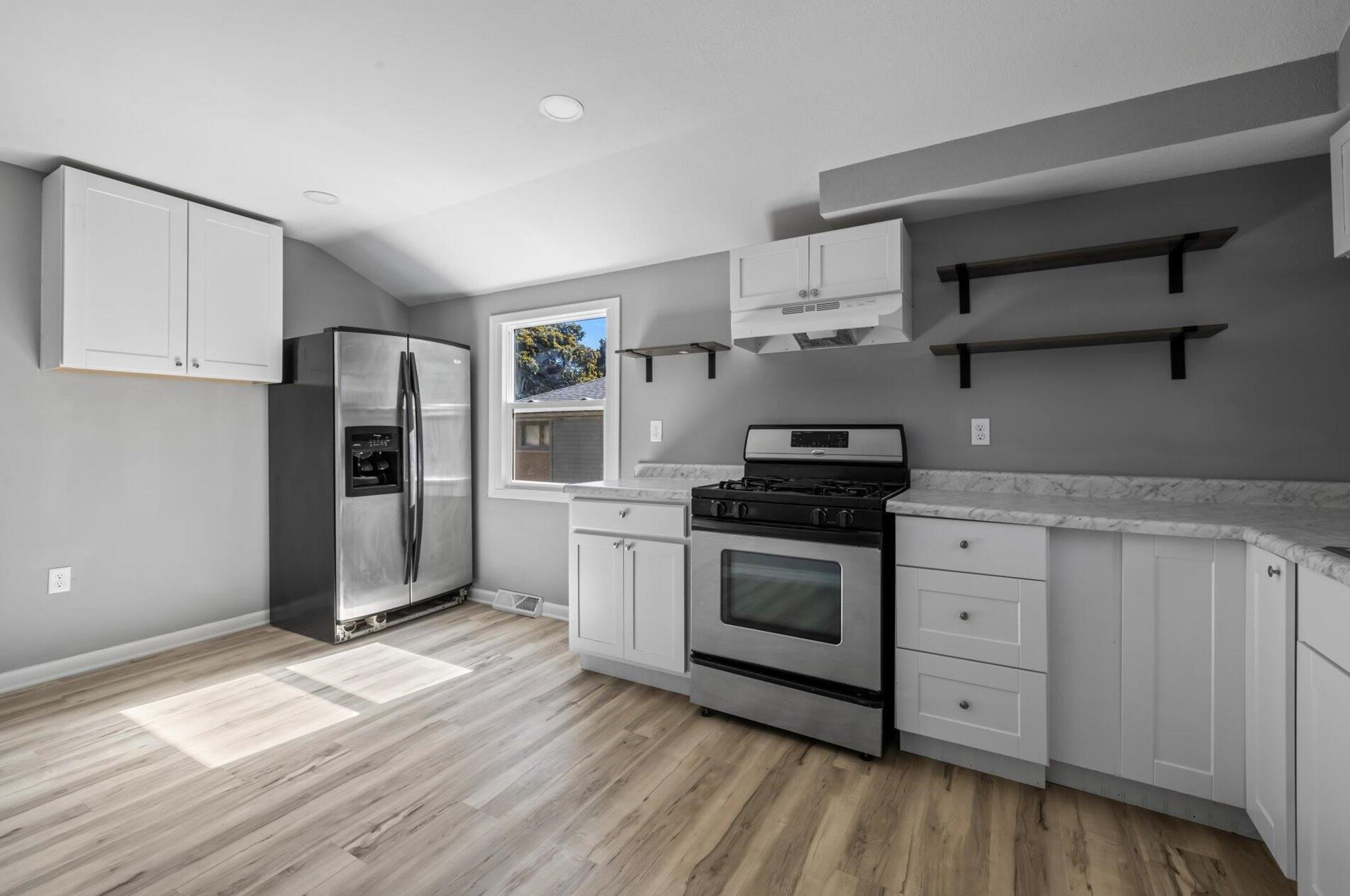 5258 90th St, Milwaukee, WI 53225-3514