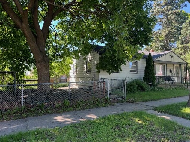 8901 W Lisbon Ave, Milwaukee, WI 53222