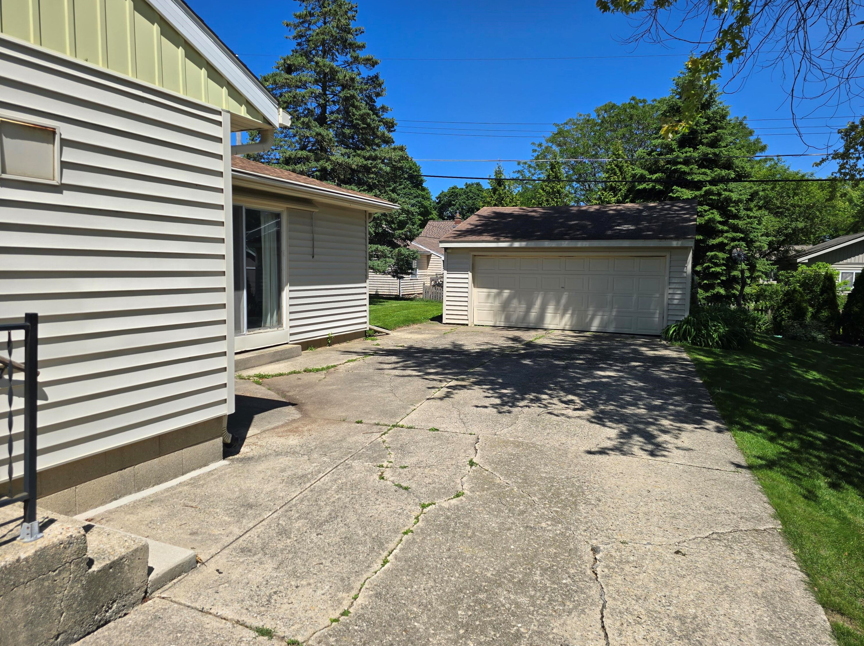 2426 N 115th St, Milwaukee, WI 53226
