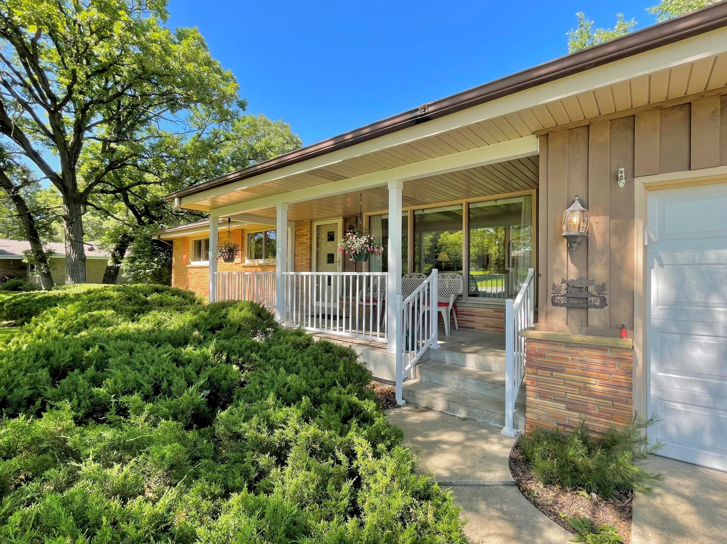 9165 S 94th St, Hales Corners, WI 53132