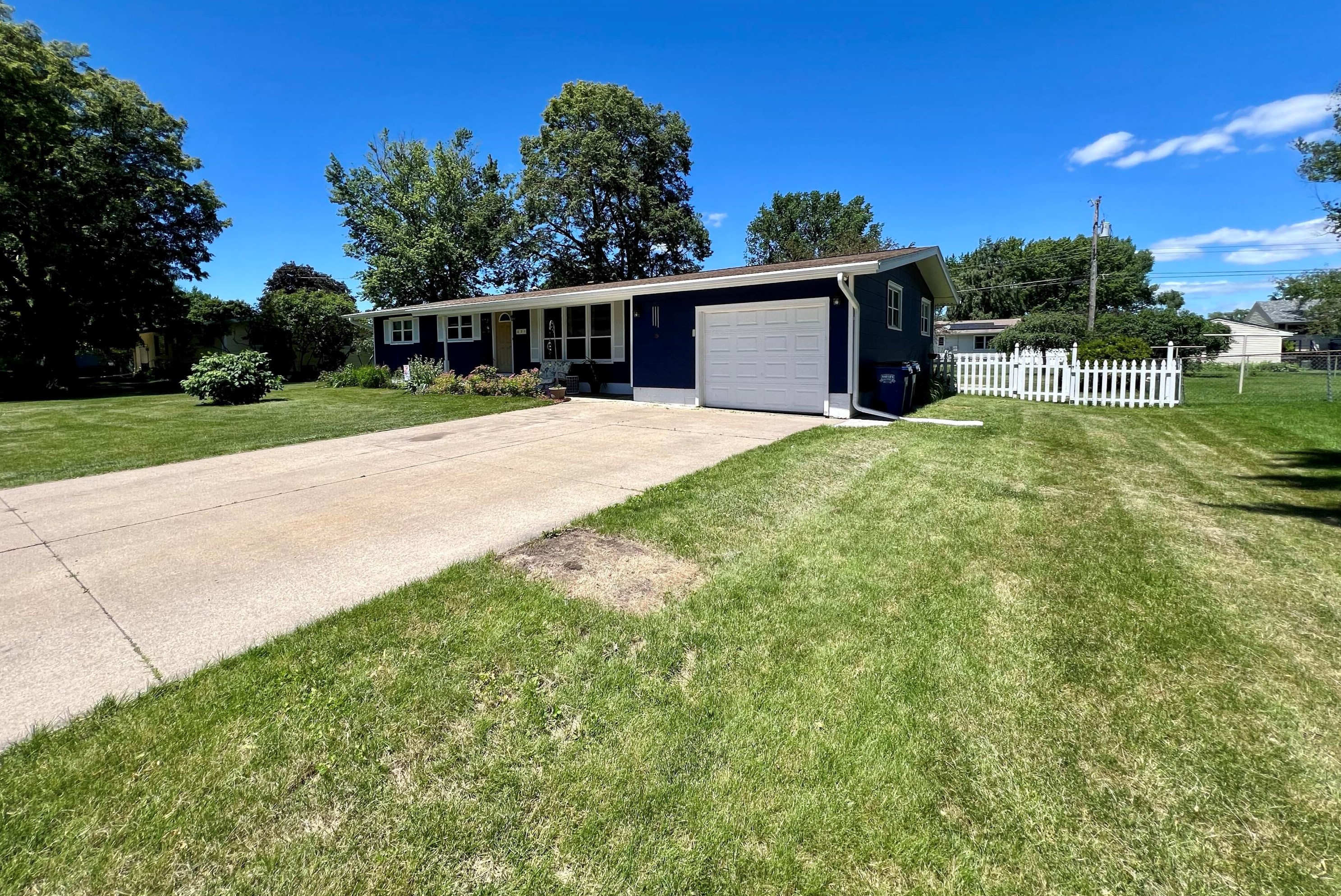 321 Church Dr, La Crosse, WI 54603-1347