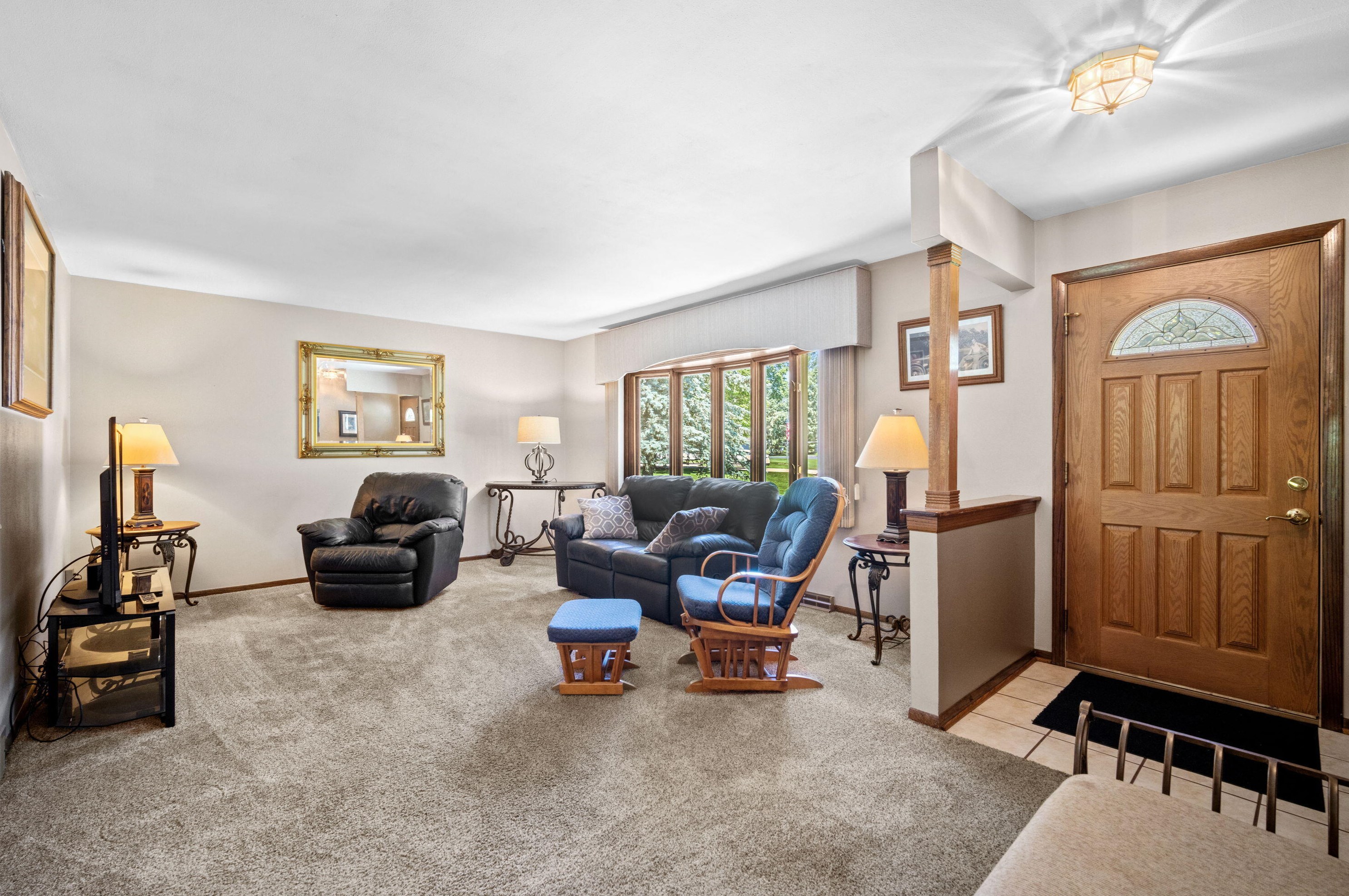 5437 Meadow View Ct, Slinger, WI 53086-9536