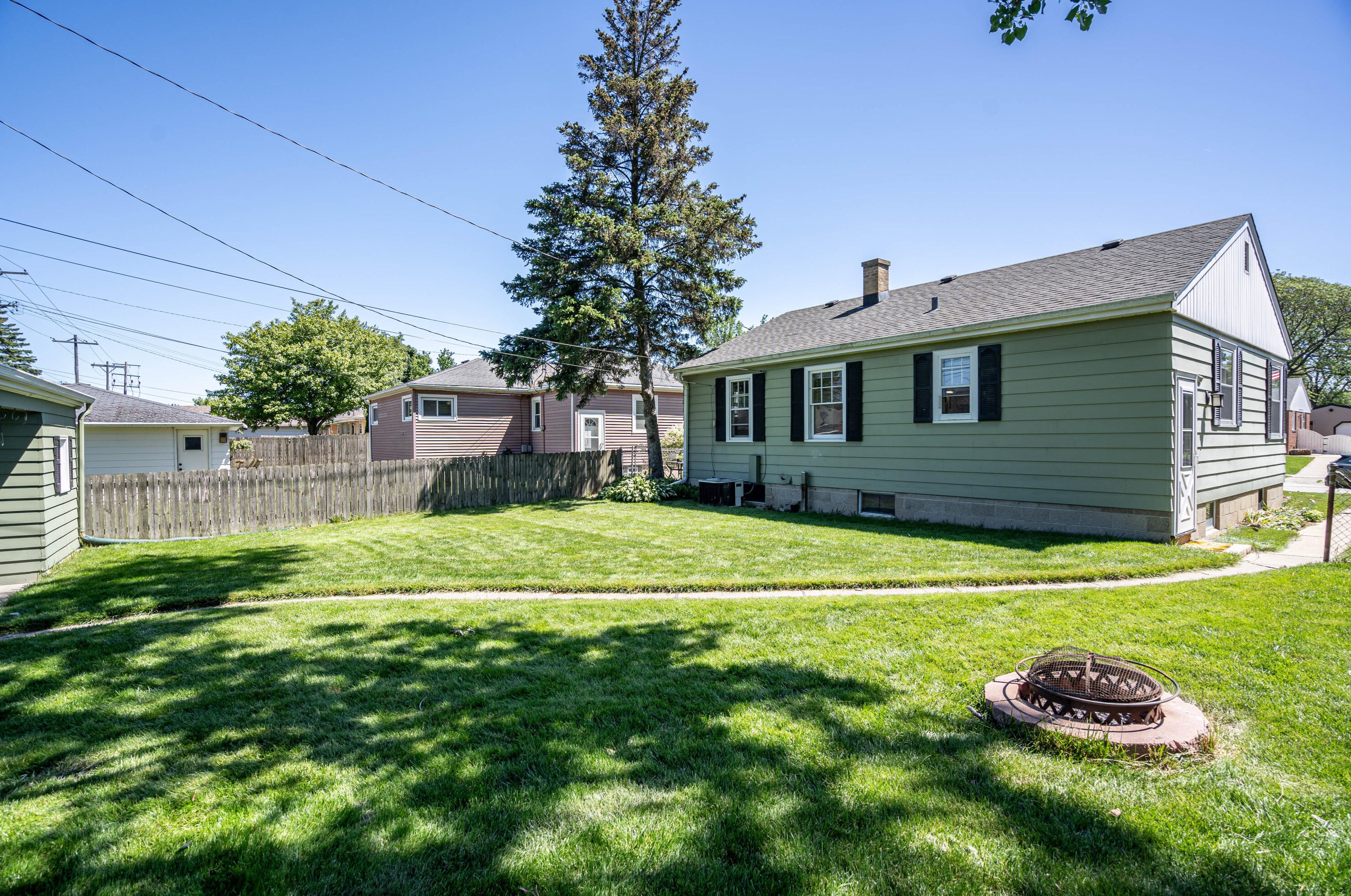3424 1st Ave, Racine, WI 53402-3851