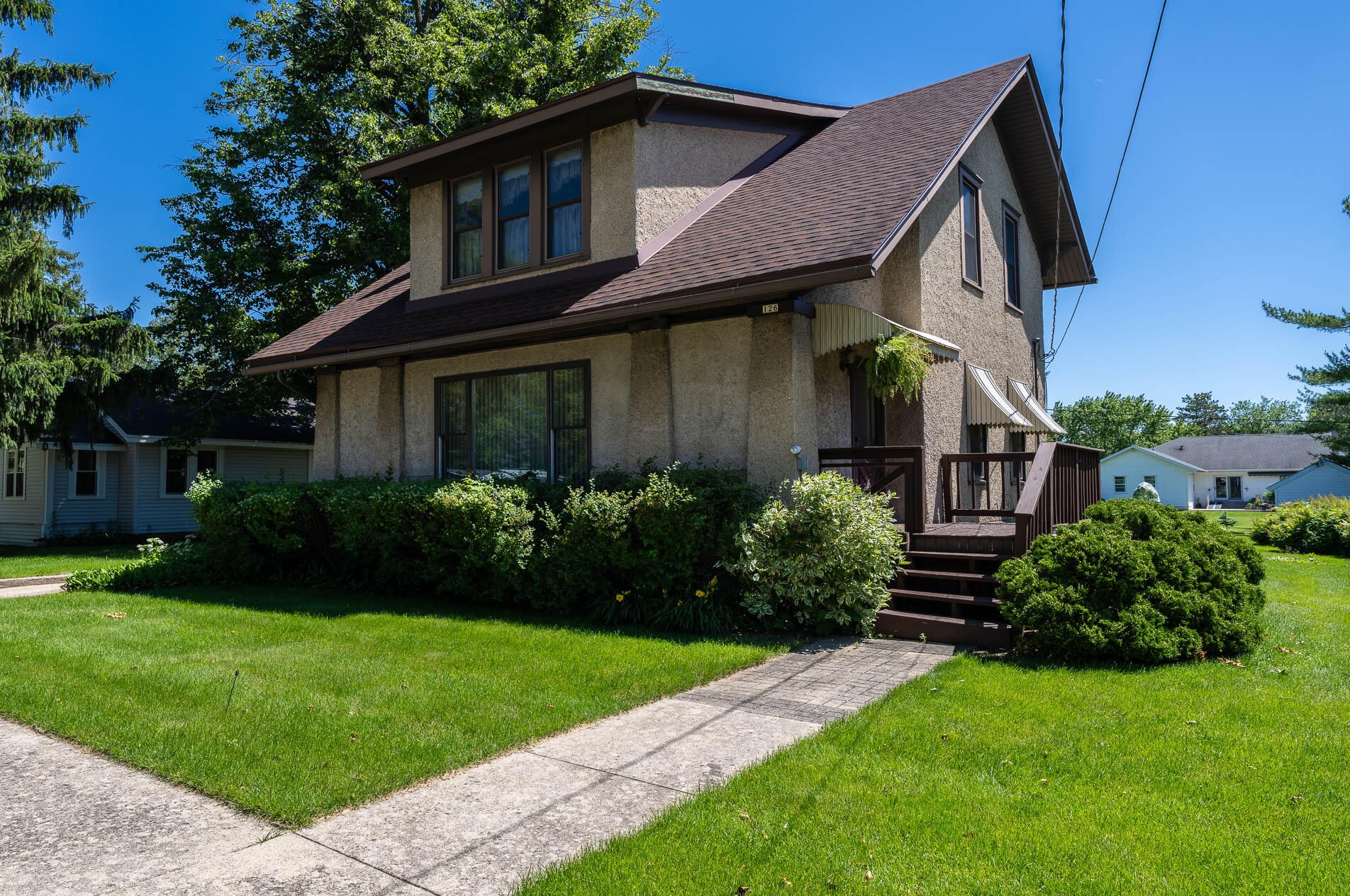 126 5th Ave, Walworth, WI 53184-9618