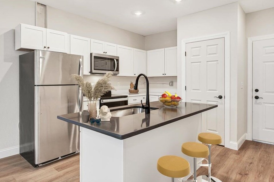 2577 N Downer Ave #207, Milwaukee, WI 53211