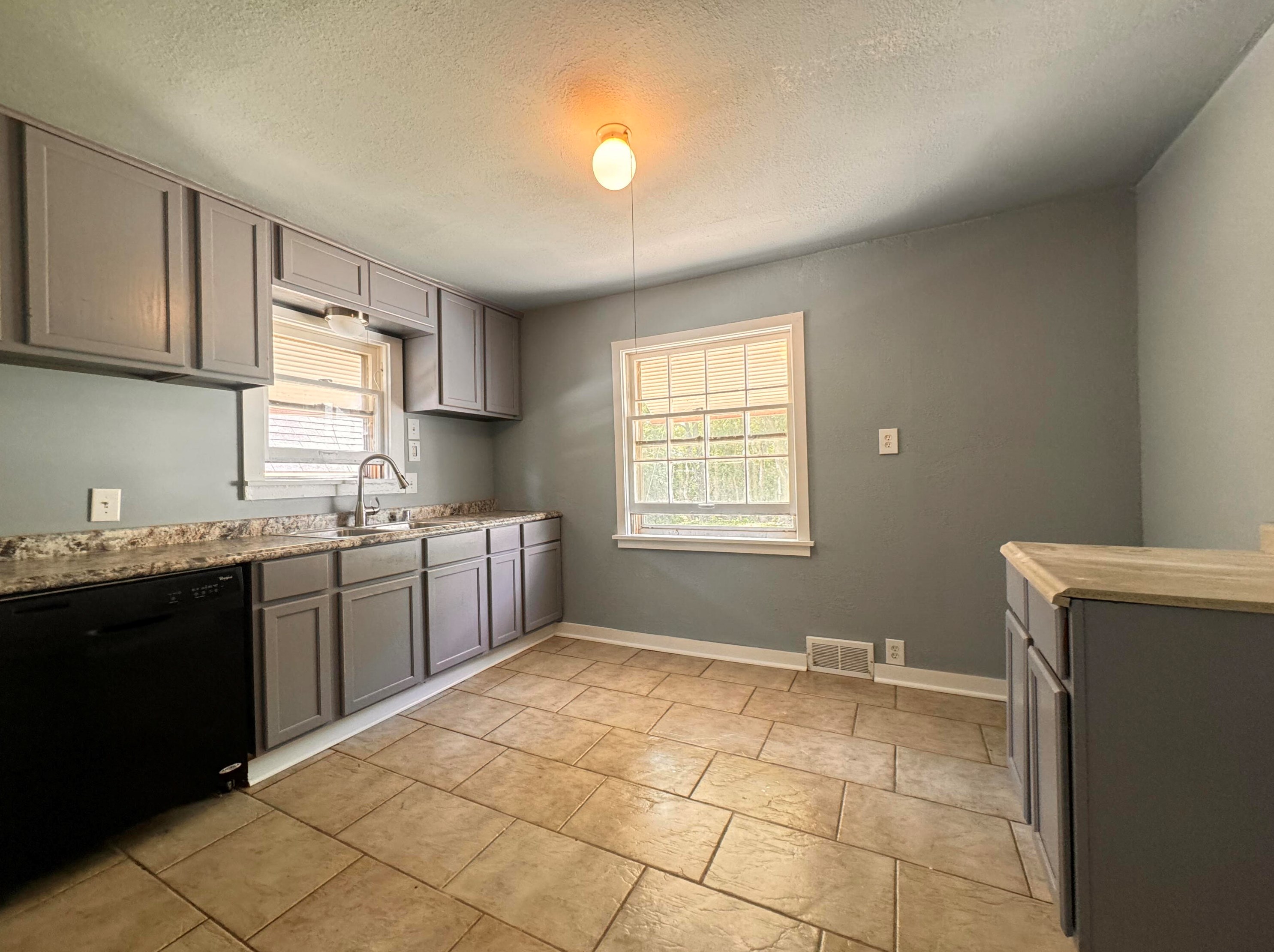 5873 40, Milwaukee WI 53221-3911 exterior