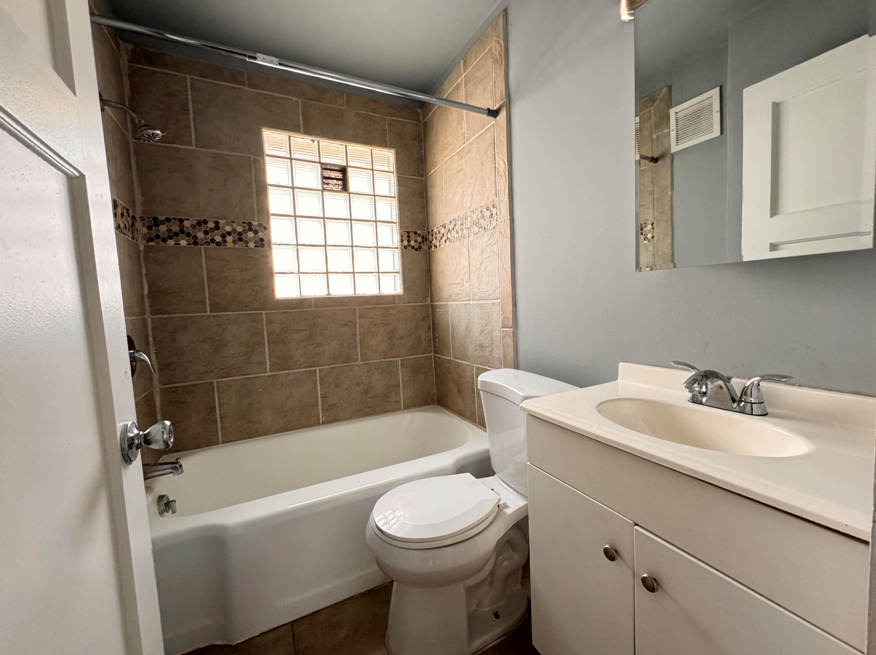 5873 40, Milwaukee WI 53221-3911 exterior