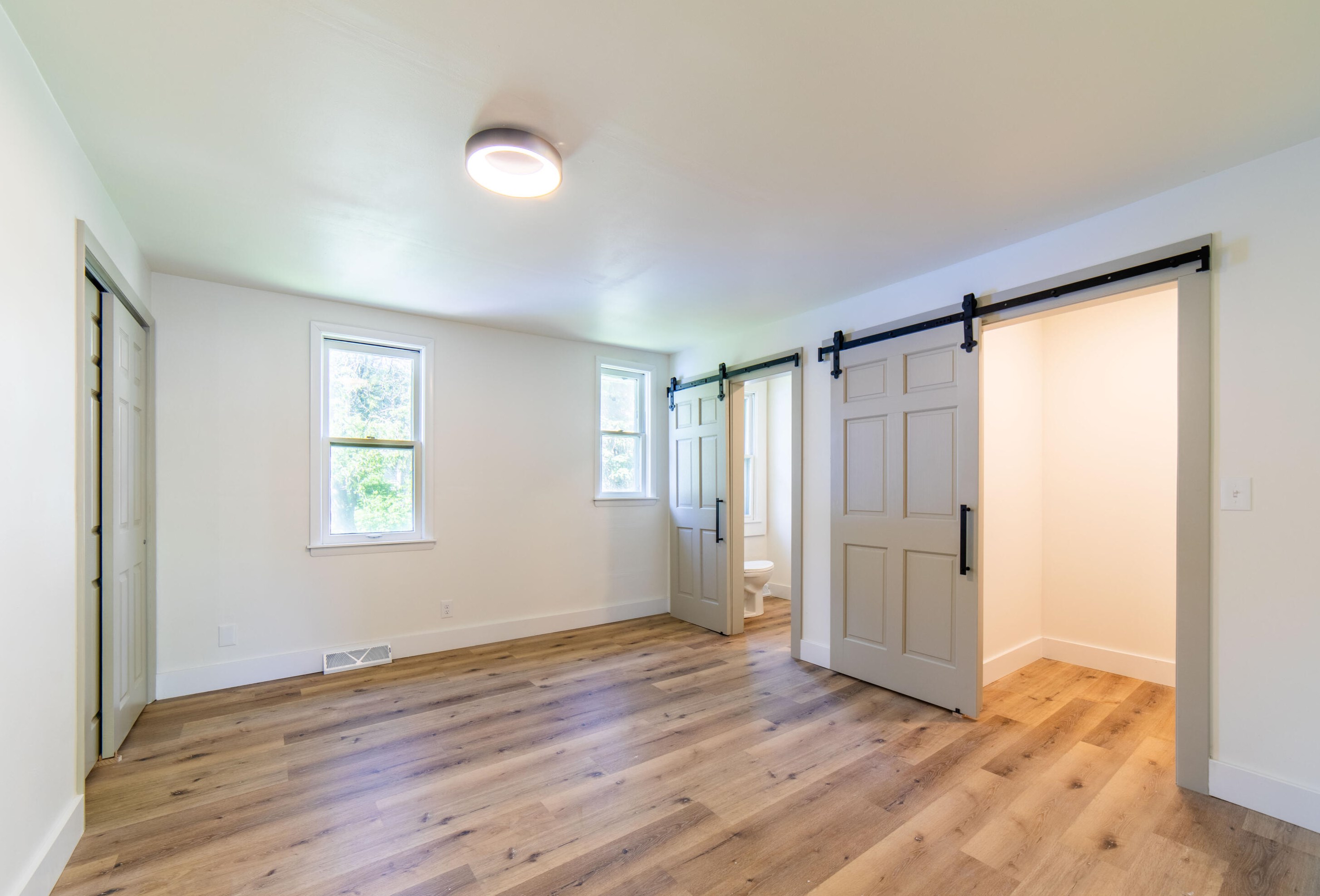 535 63, Milwaukee WI 53220-3005 exterior