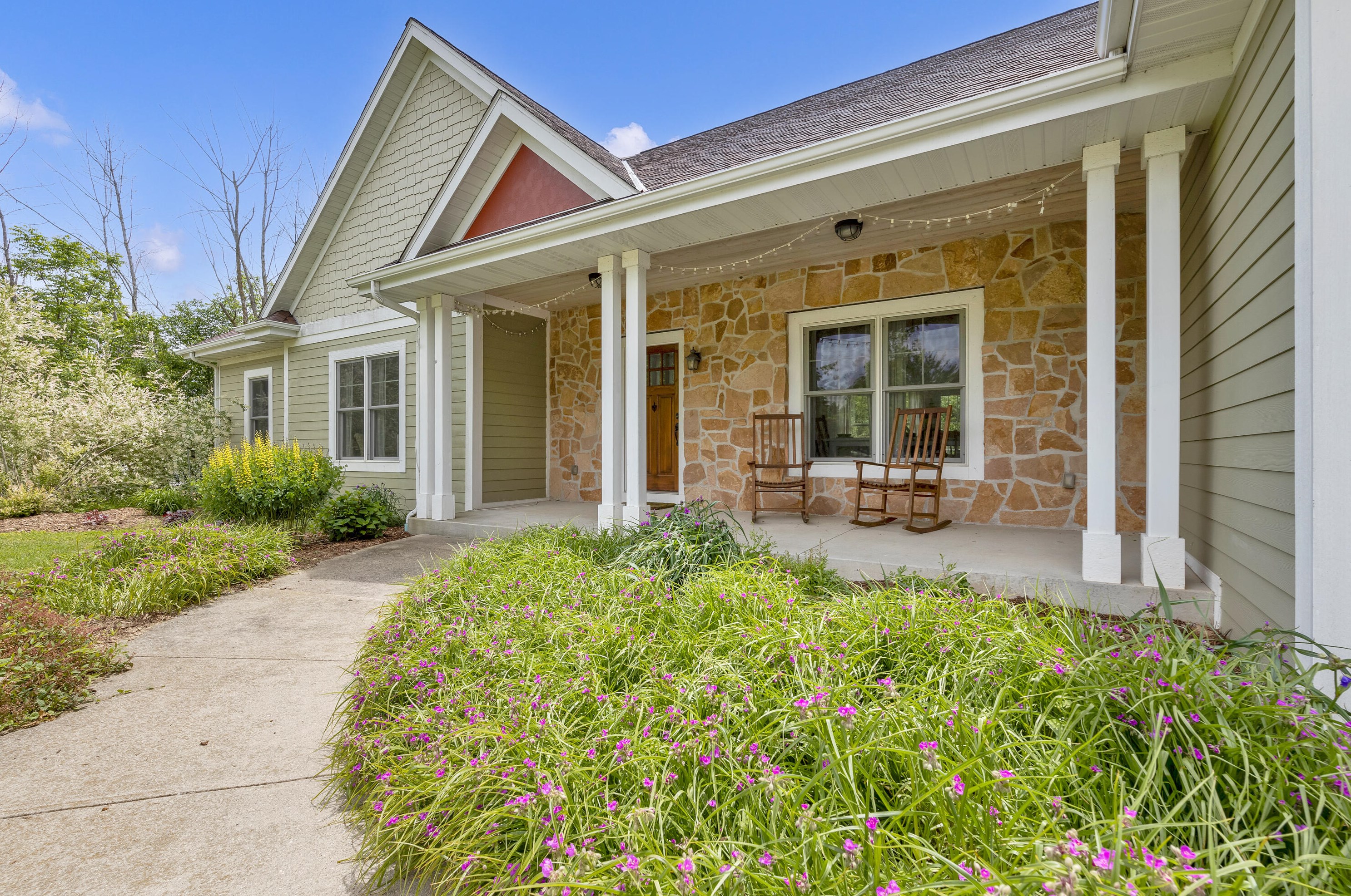 1265 Westwood Dr, Grafton, WI 53024