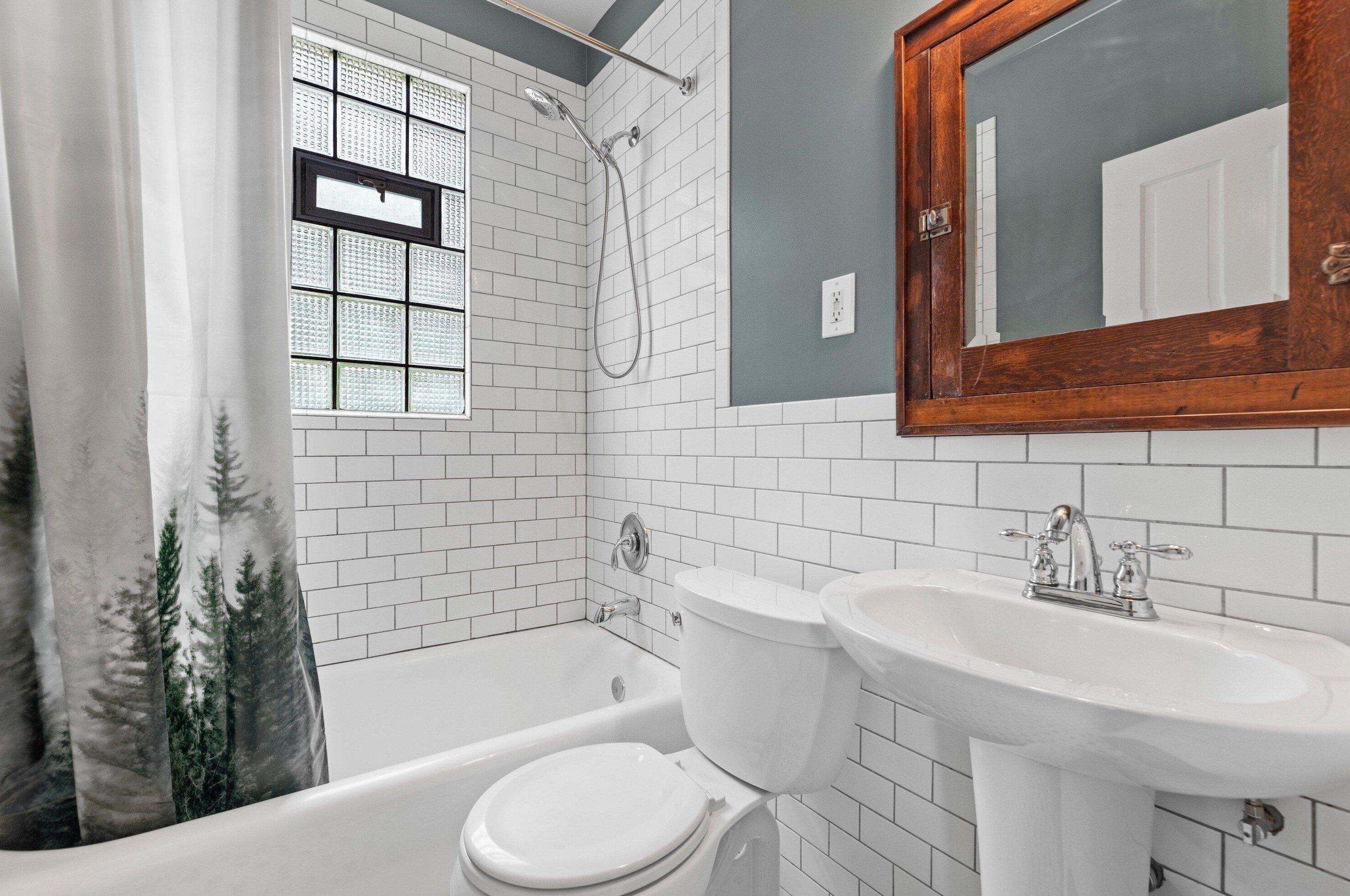 2212 Austin St, Milwaukee WI 53207-1513 exterior