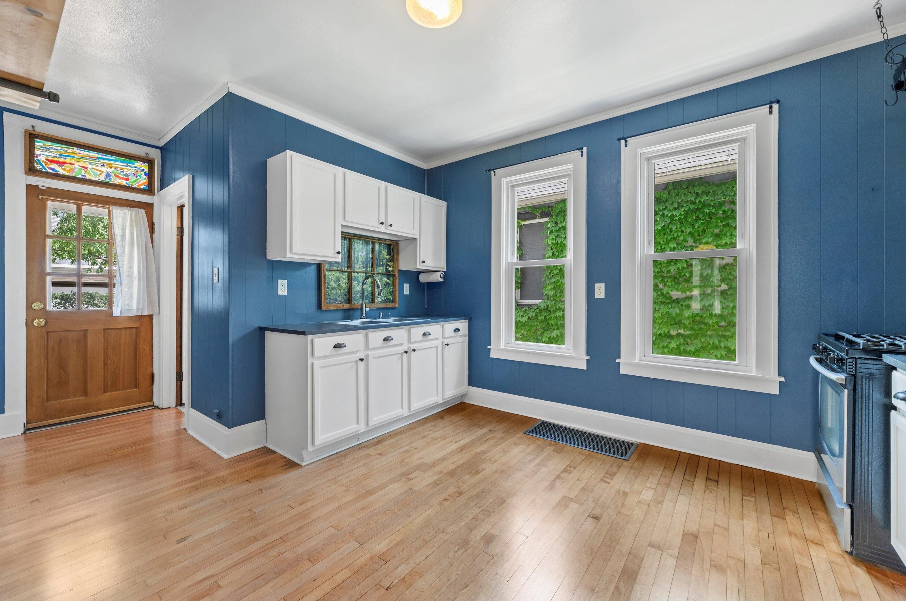 2212 Austin St, Milwaukee WI 53207-1513 exterior