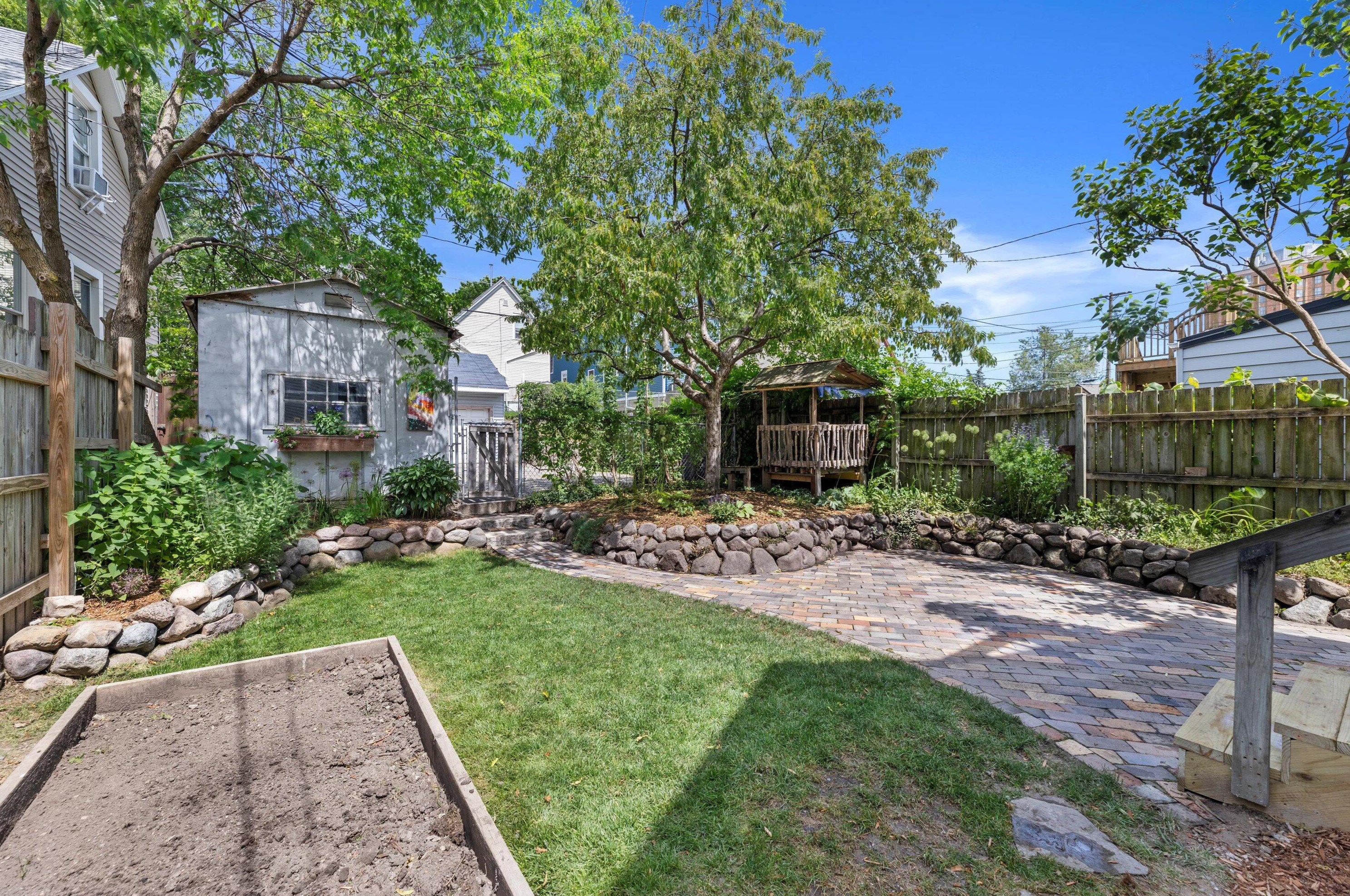 2212 Austin St, Milwaukee WI 53207-1513 exterior