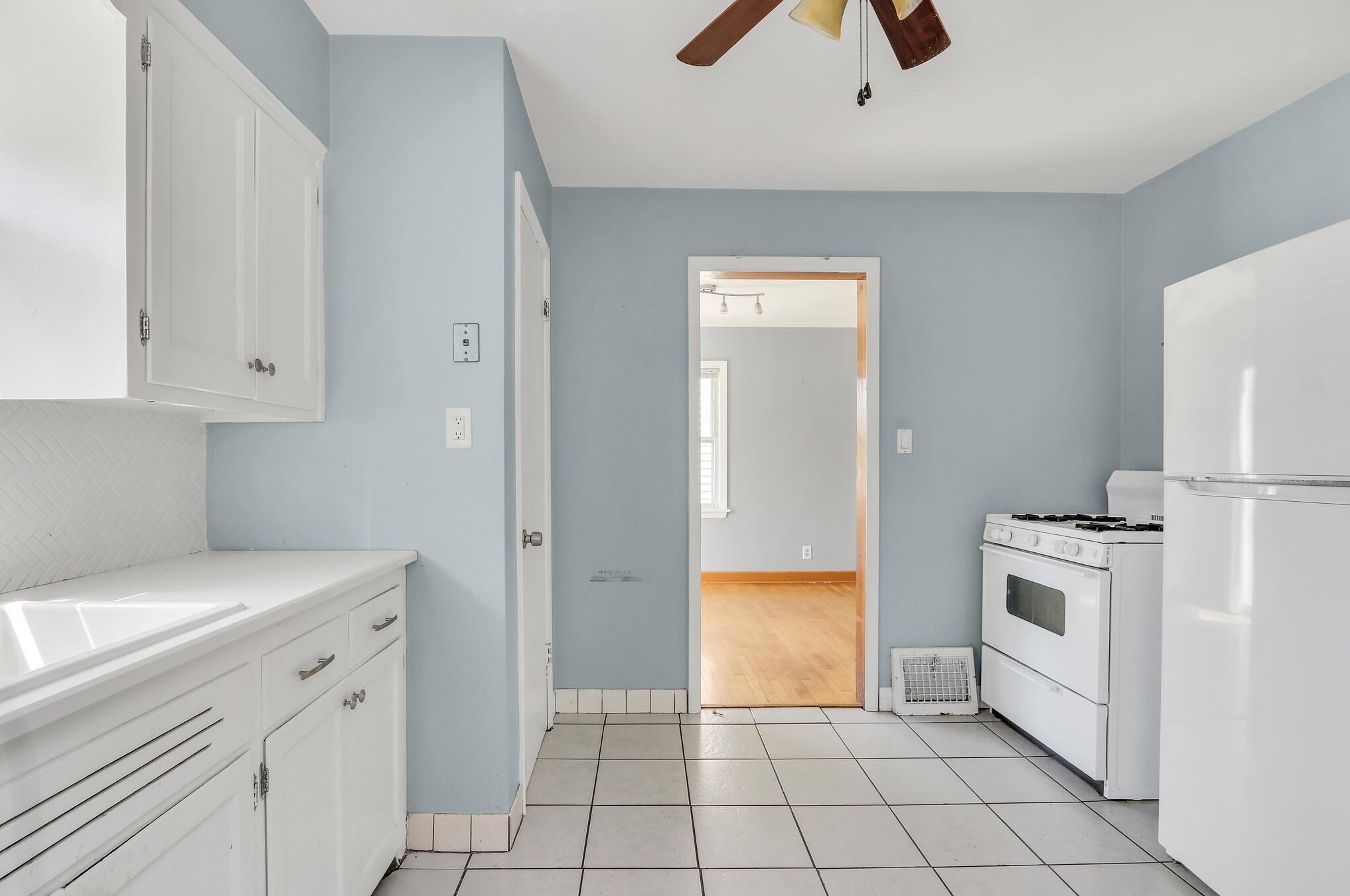 3335 Taylor Ave, Milwaukee WI 53207-2728 exterior