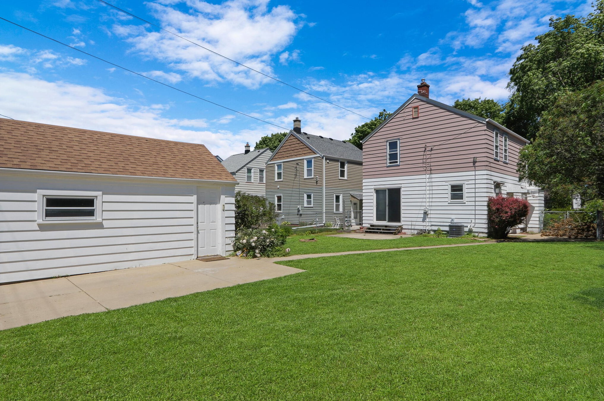 3335 Taylor Ave, Milwaukee WI 53207-2728 exterior