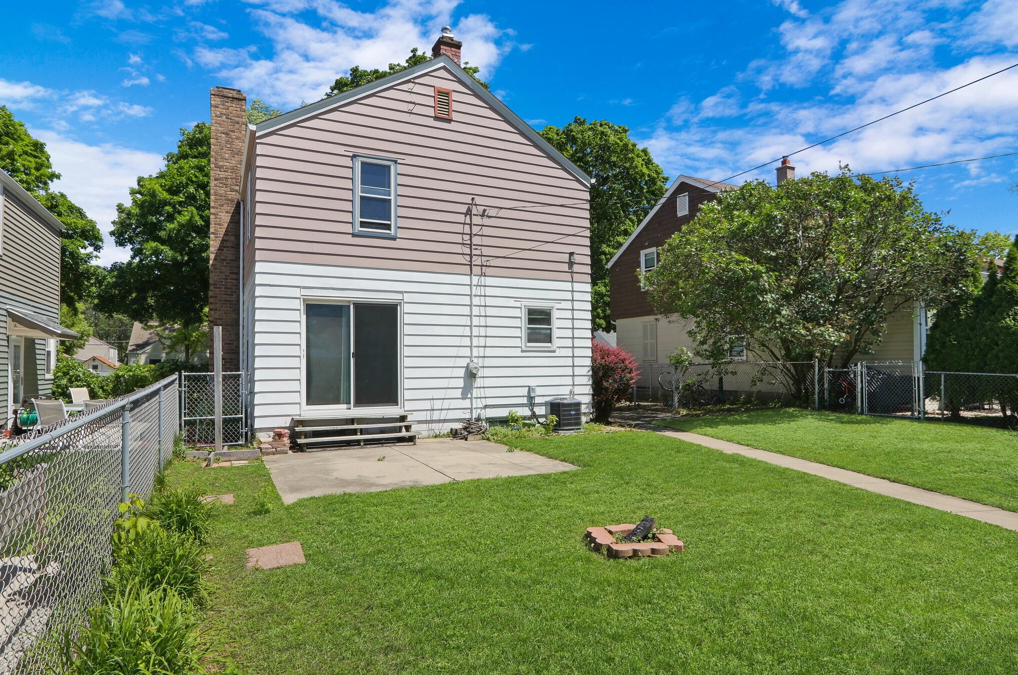 3335 Taylor Ave, Milwaukee WI 53207-2728 exterior