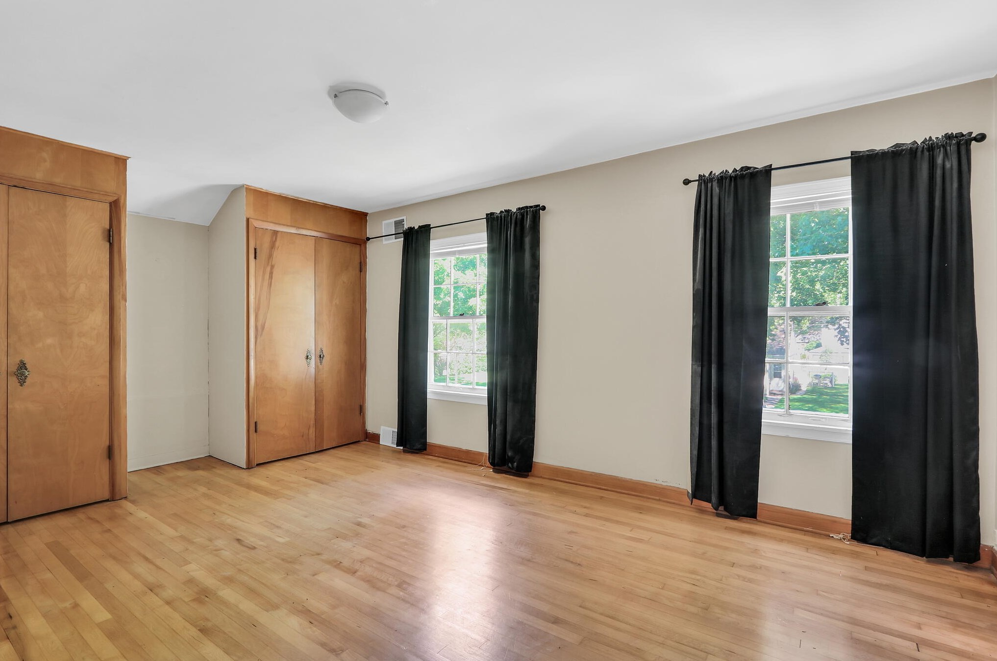 3335 Taylor Ave, Milwaukee WI 53207-2728 exterior