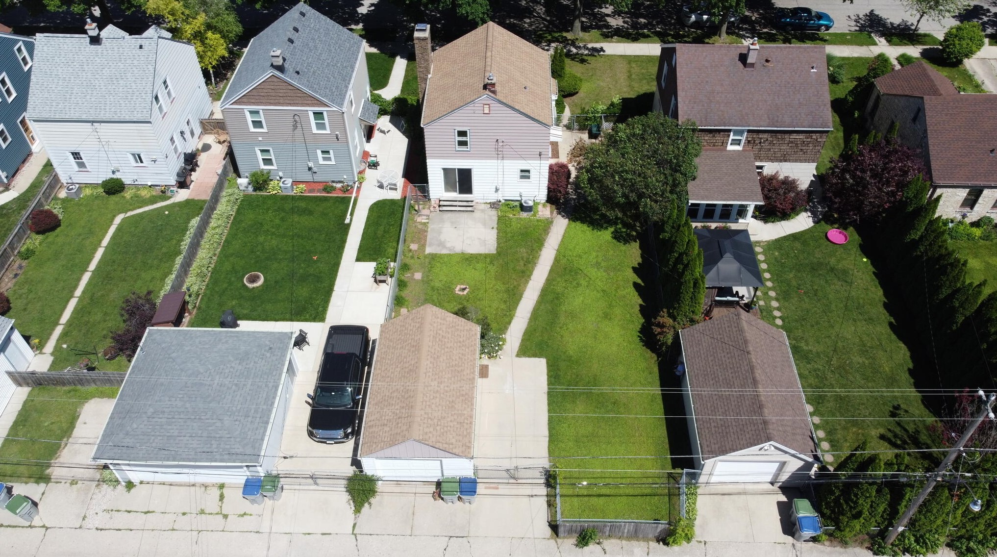 3335 Taylor Ave, Milwaukee WI 53207-2728 exterior