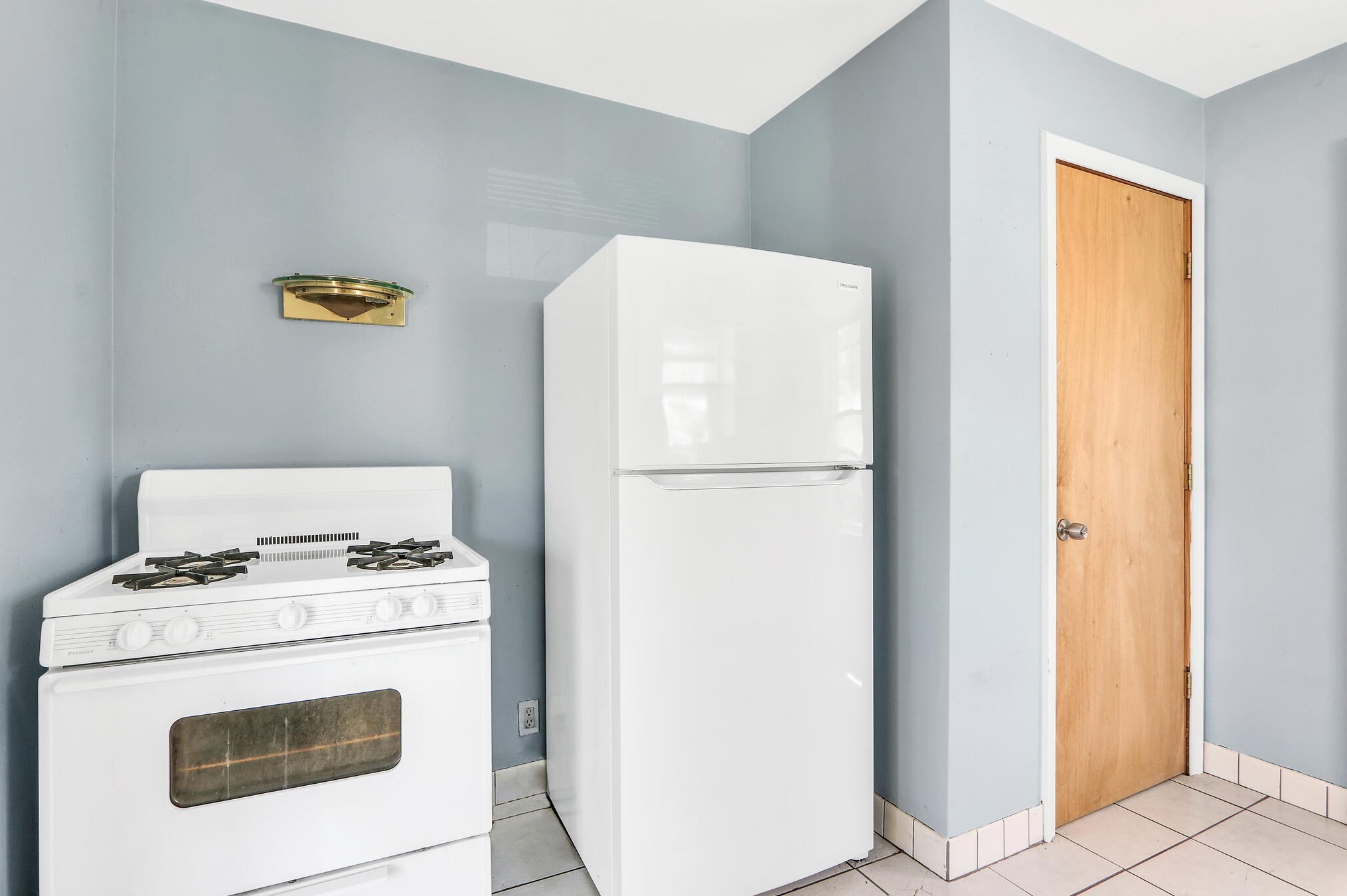 3335 Taylor Ave, Milwaukee WI 53207-2728 exterior