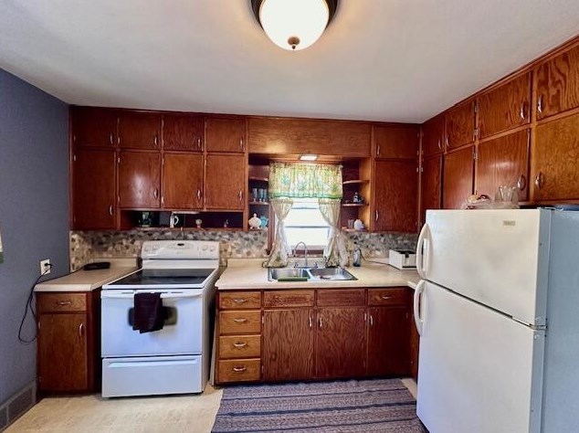 912 Main St, Caledonia, MN 55921