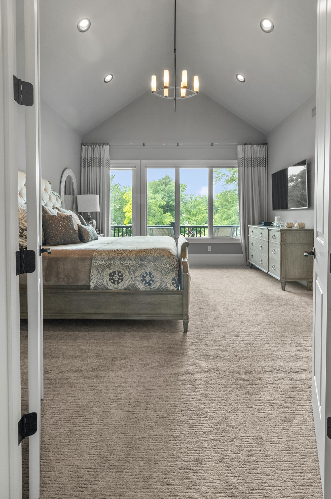 2307 Nagawicka Rd, Chenequa WI 53029-8805 exterior