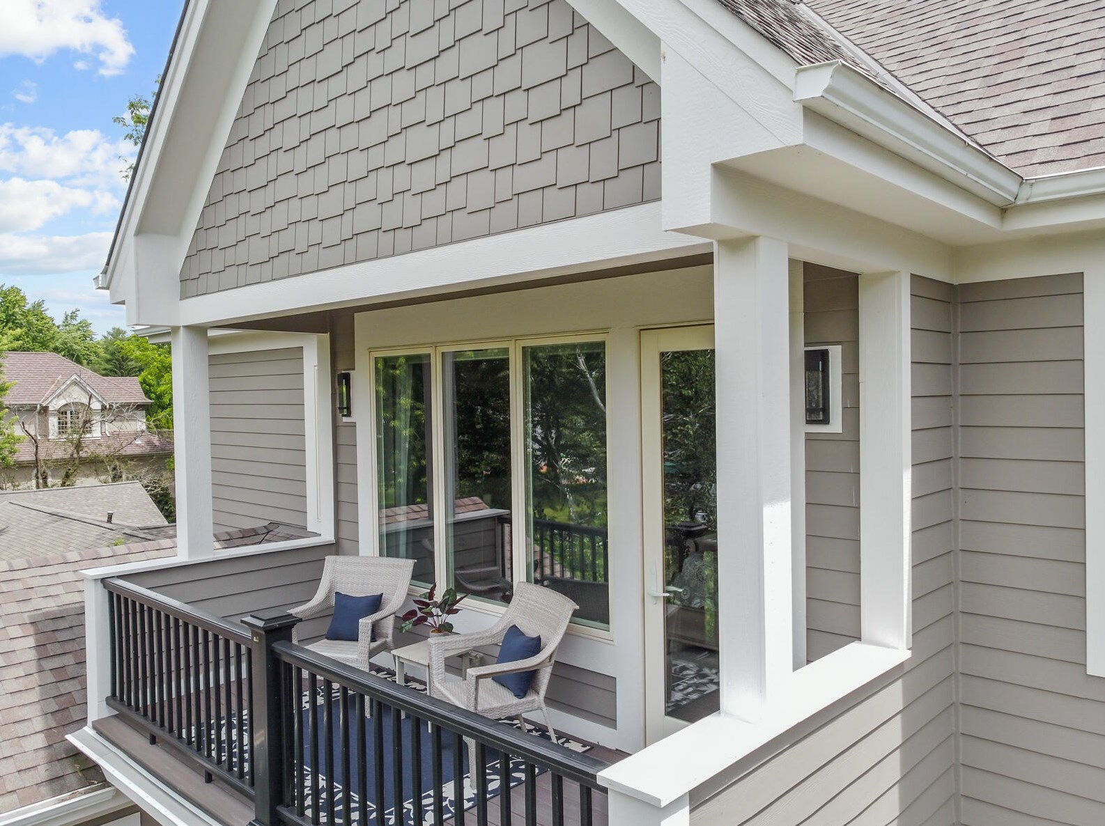 2307 Nagawicka Rd, Chenequa WI 53029-8805 exterior