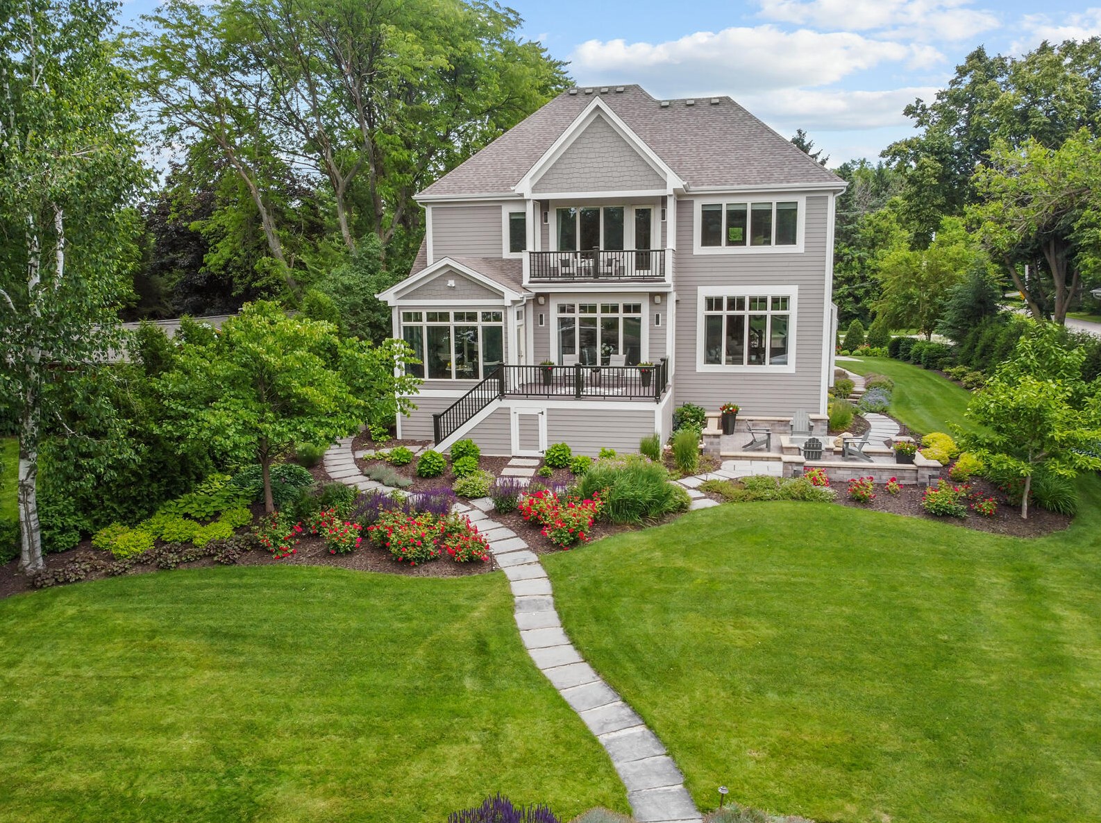 2307 Nagawicka Rd, Chenequa WI 53029-8805 exterior