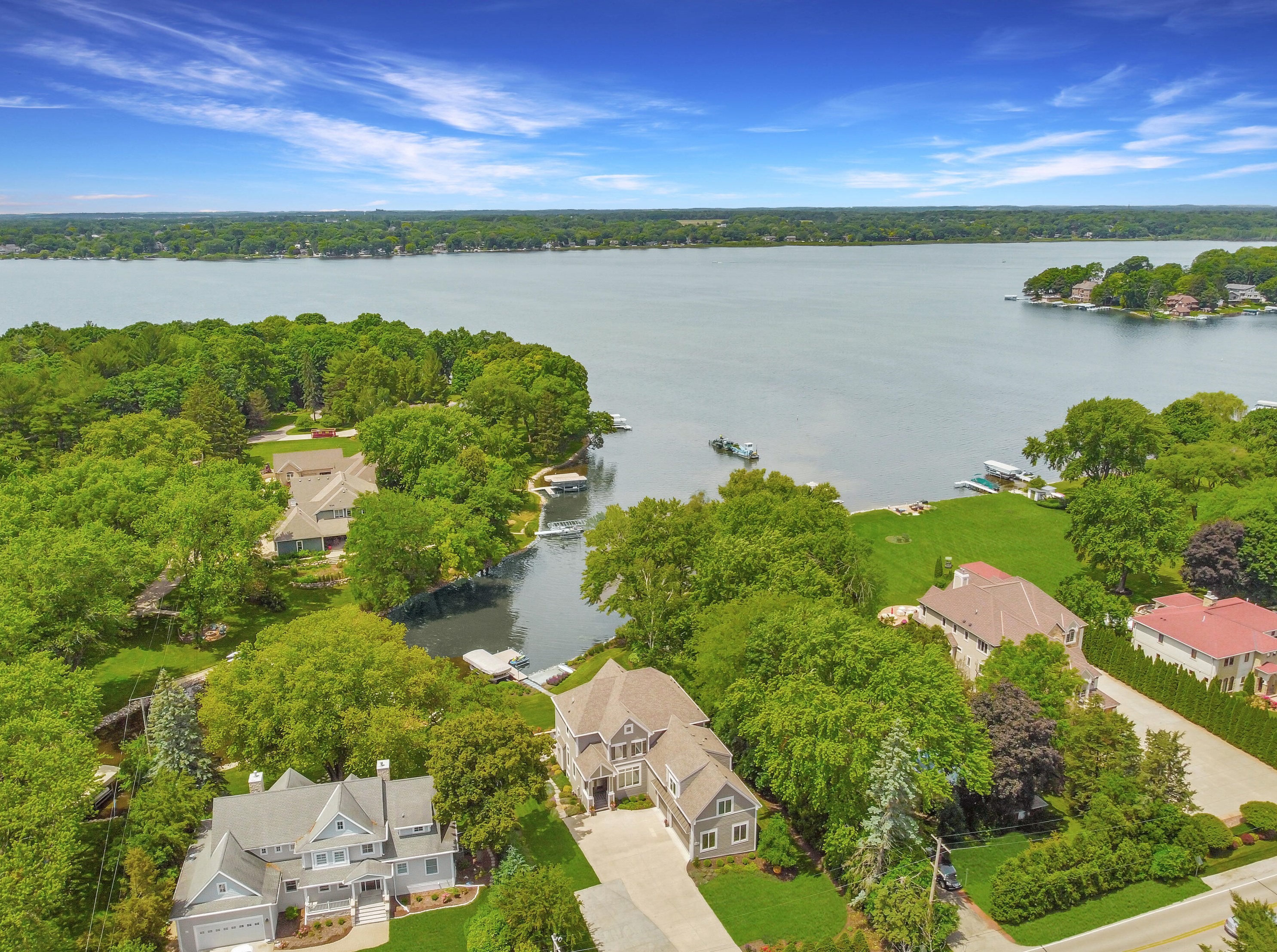 2307 Nagawicka Rd, Chenequa WI 53029-8805 exterior