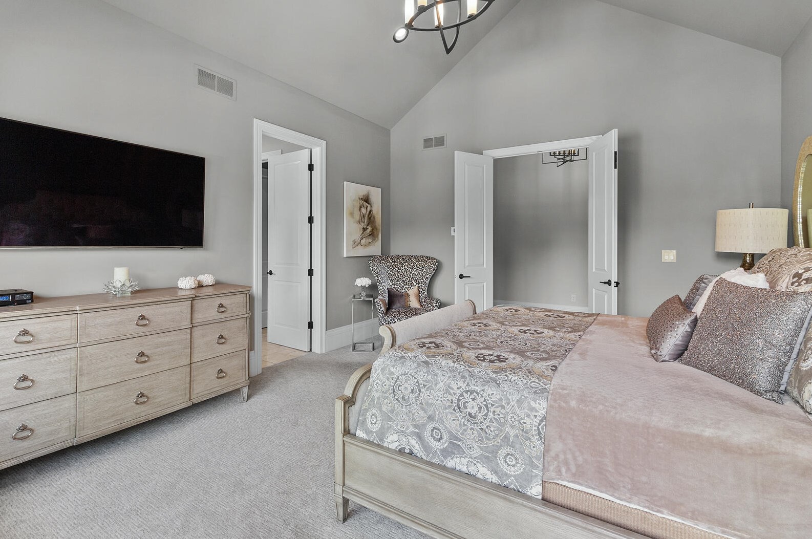 2307 Nagawicka Rd, Chenequa WI 53029-8805 exterior