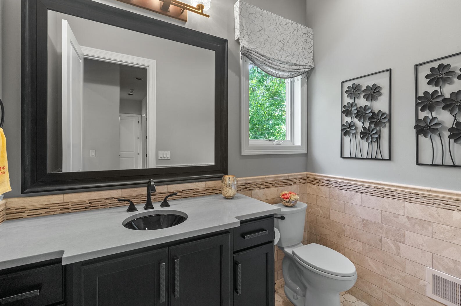 2307 Nagawicka Rd, Chenequa WI 53029-8805 exterior