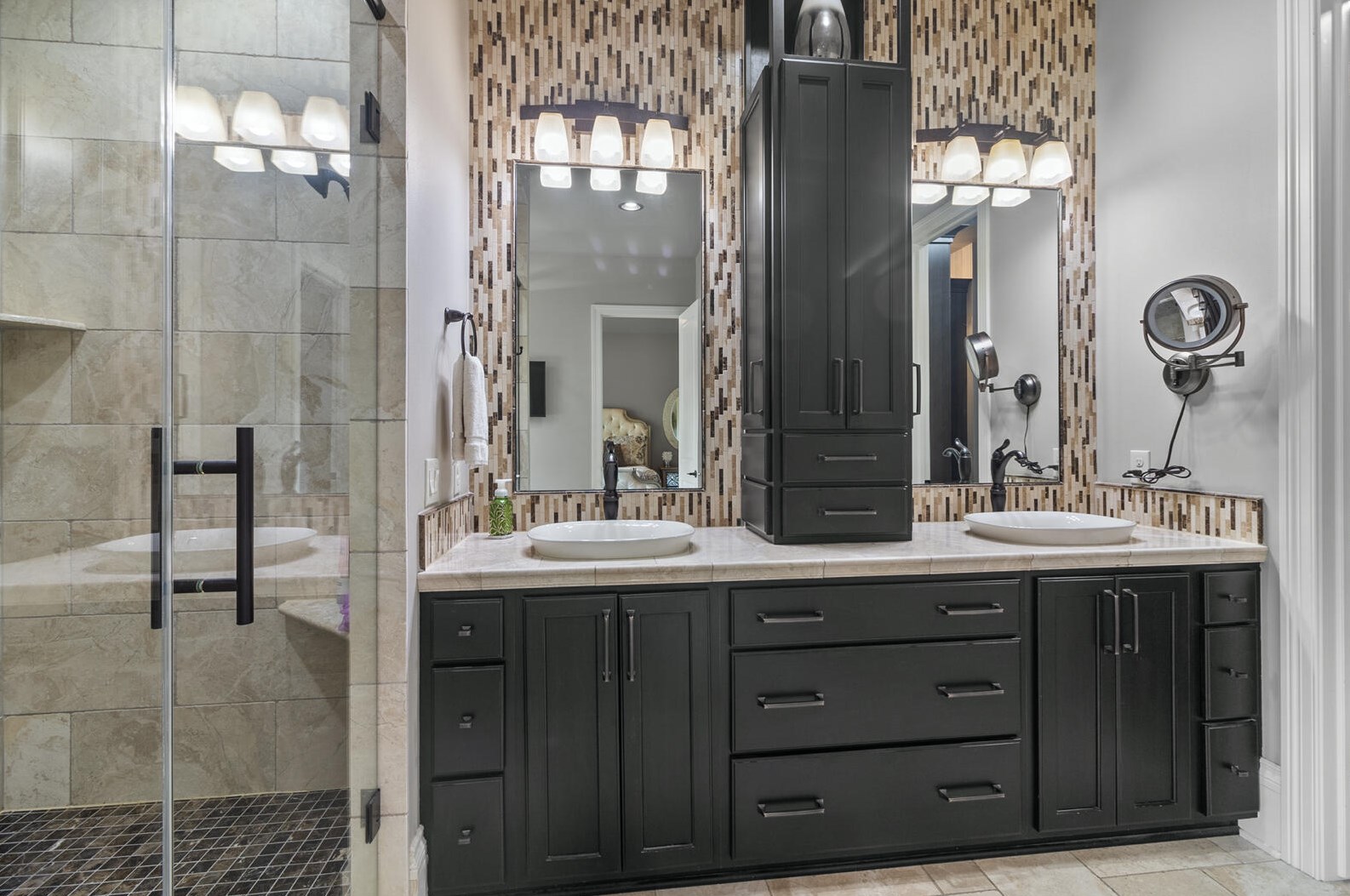 2307 Nagawicka Rd, Chenequa WI 53029-8805 exterior