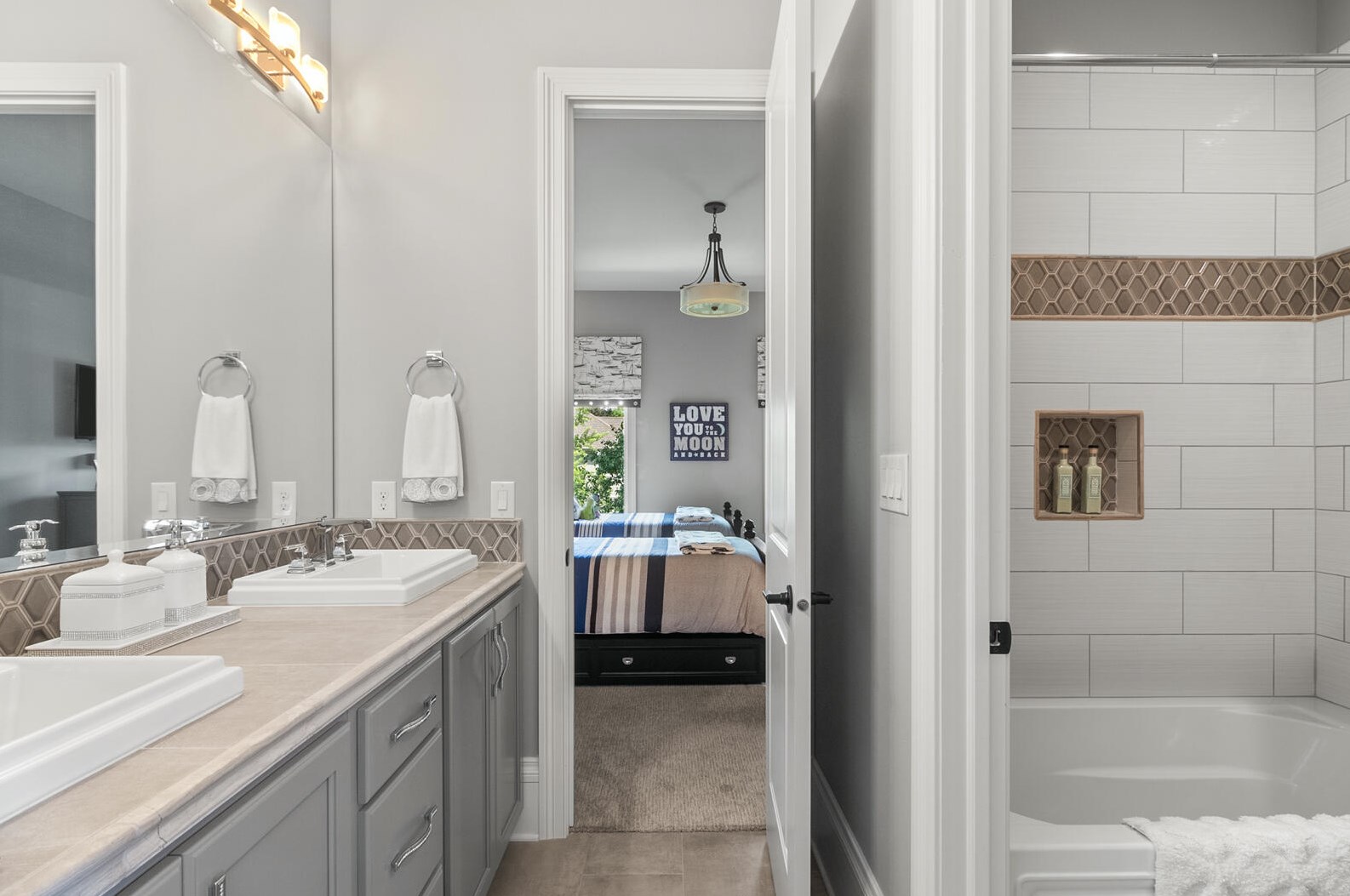 2307 Nagawicka Rd, Chenequa WI 53029-8805 exterior