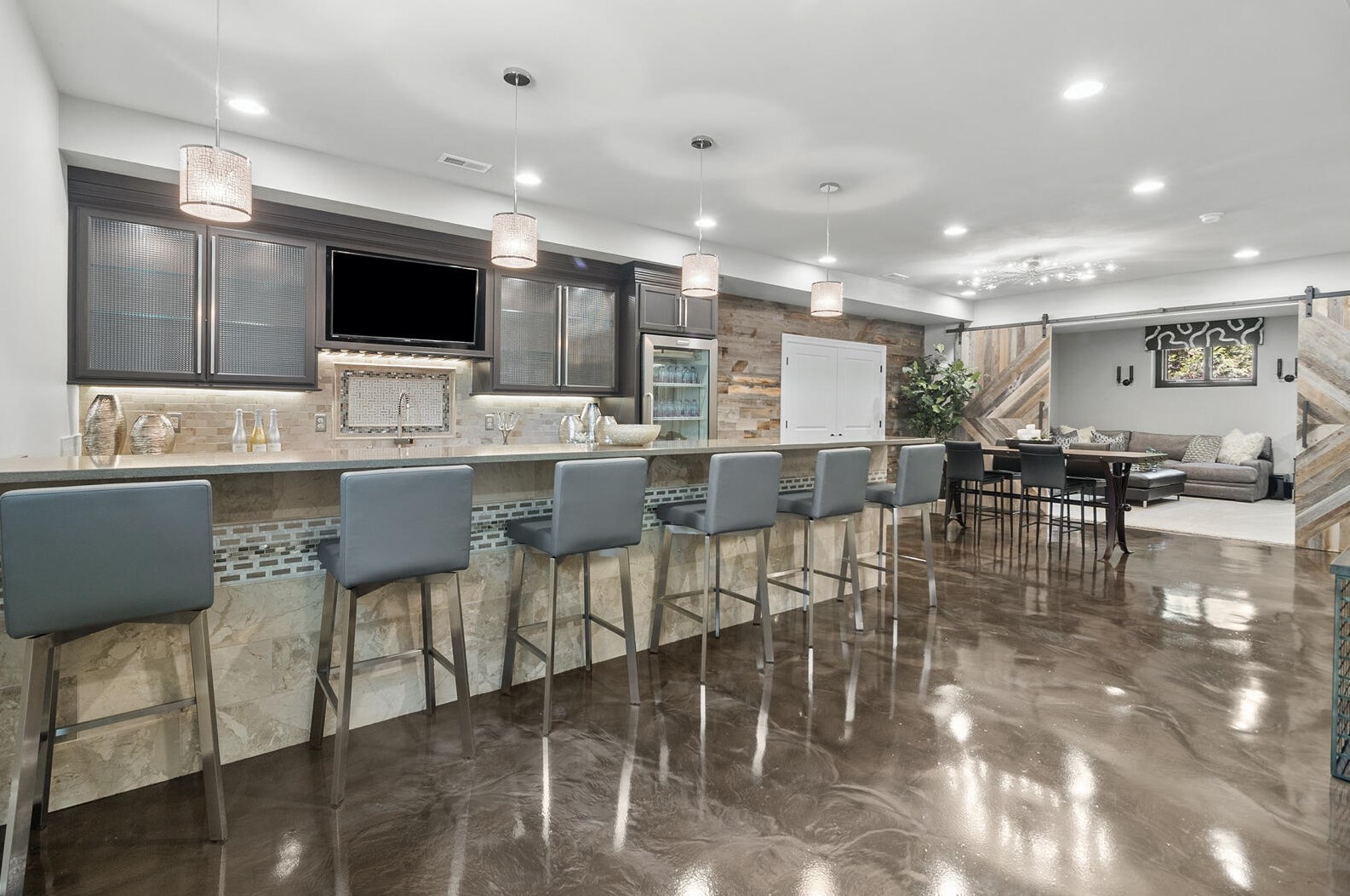 2307 Nagawicka Rd, Chenequa WI 53029-8805 exterior