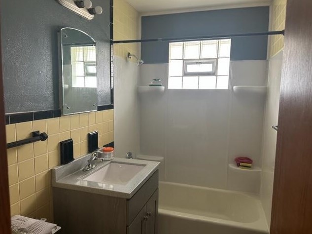 3641 76, Milwaukee WI 53220-1725 exterior