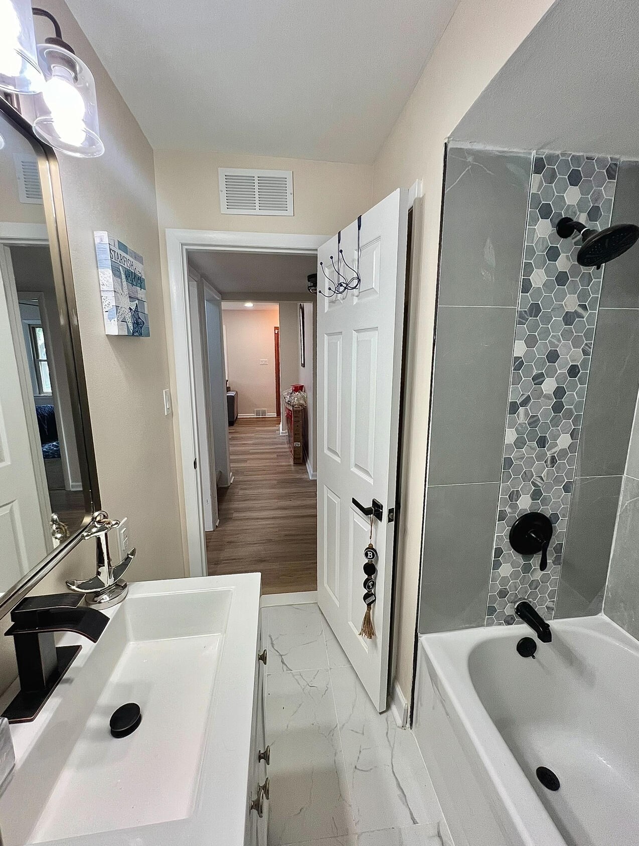 3826 81, Milwaukee WI 53220-1019 exterior