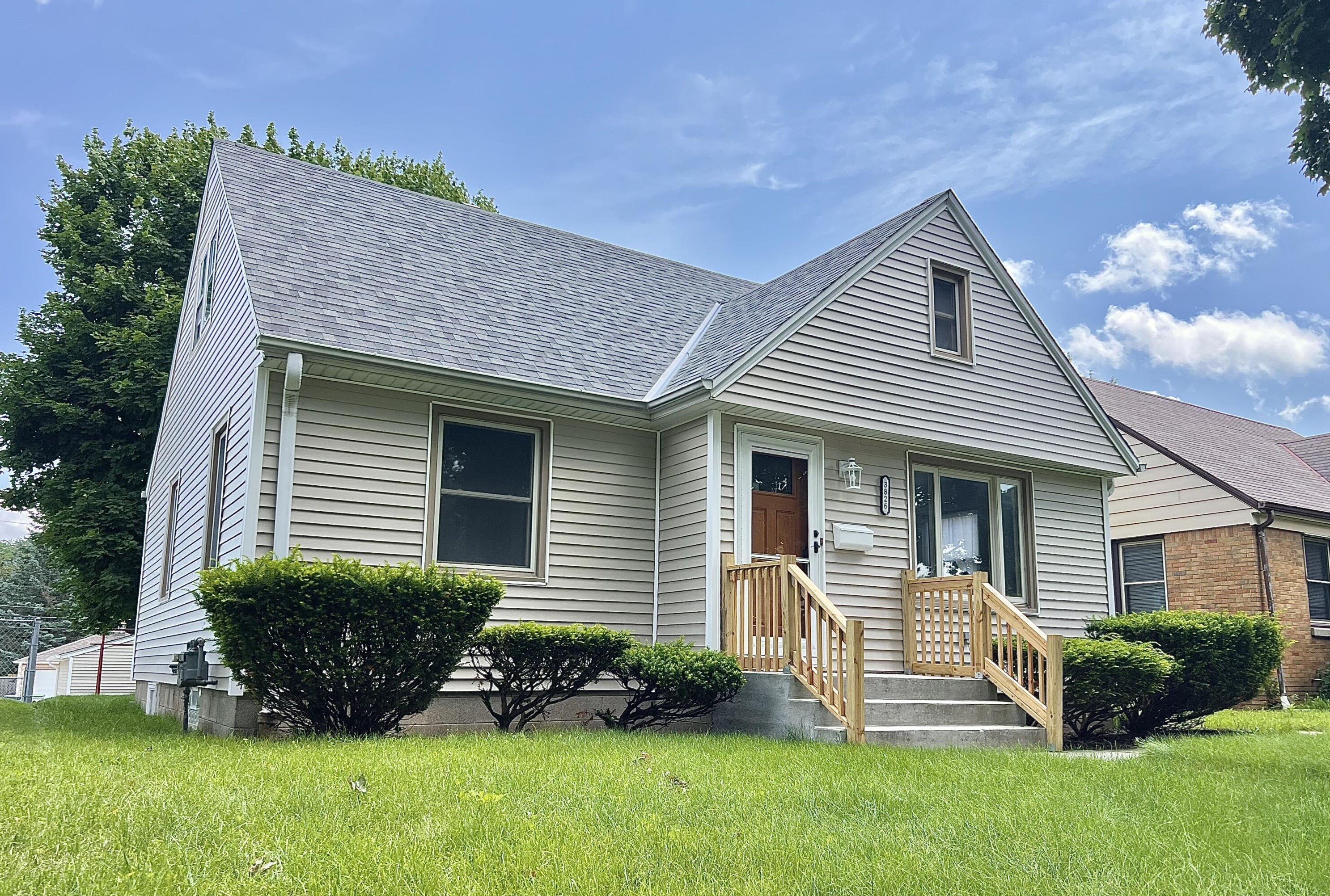 3826 81, Milwaukee WI 53220-1019 exterior