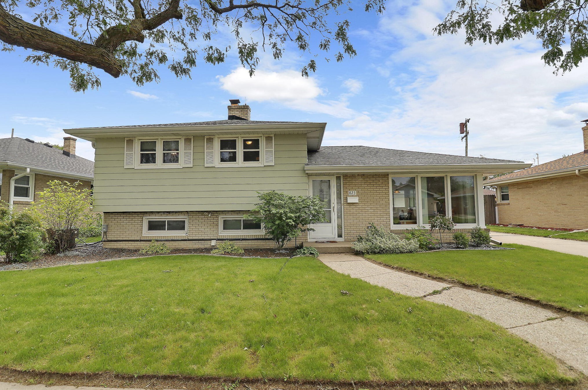 823 Montclair Dr, Racine, WI 53402-3433