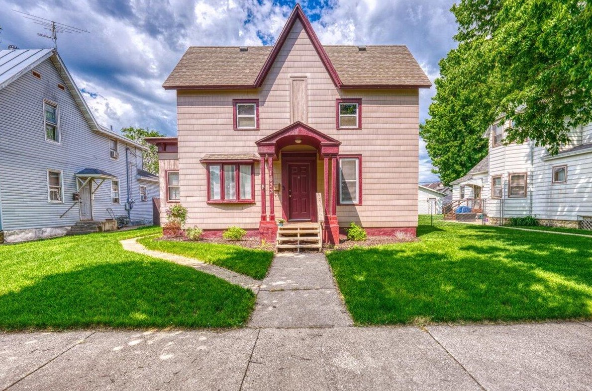 1633 Wood St, La Crosse WI  54603-2240 exterior