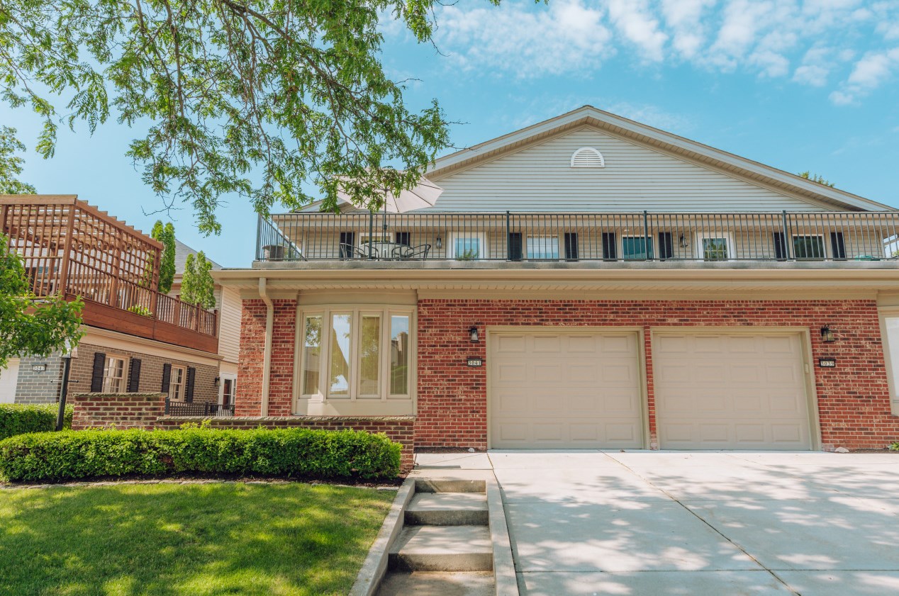3041 Newport Ct, Milwaukee, WI 53211-2910