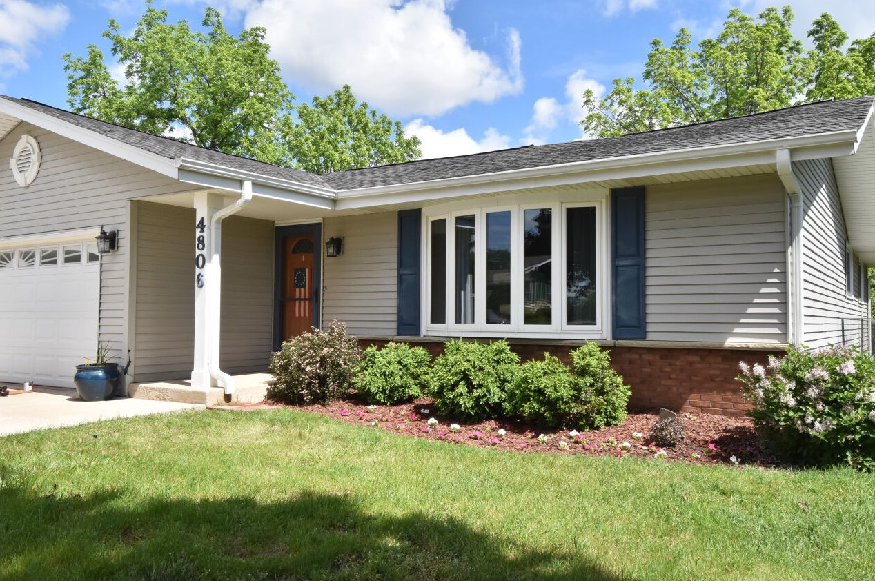4806 Ridgeway Ave, Racine, WI 53406-3626