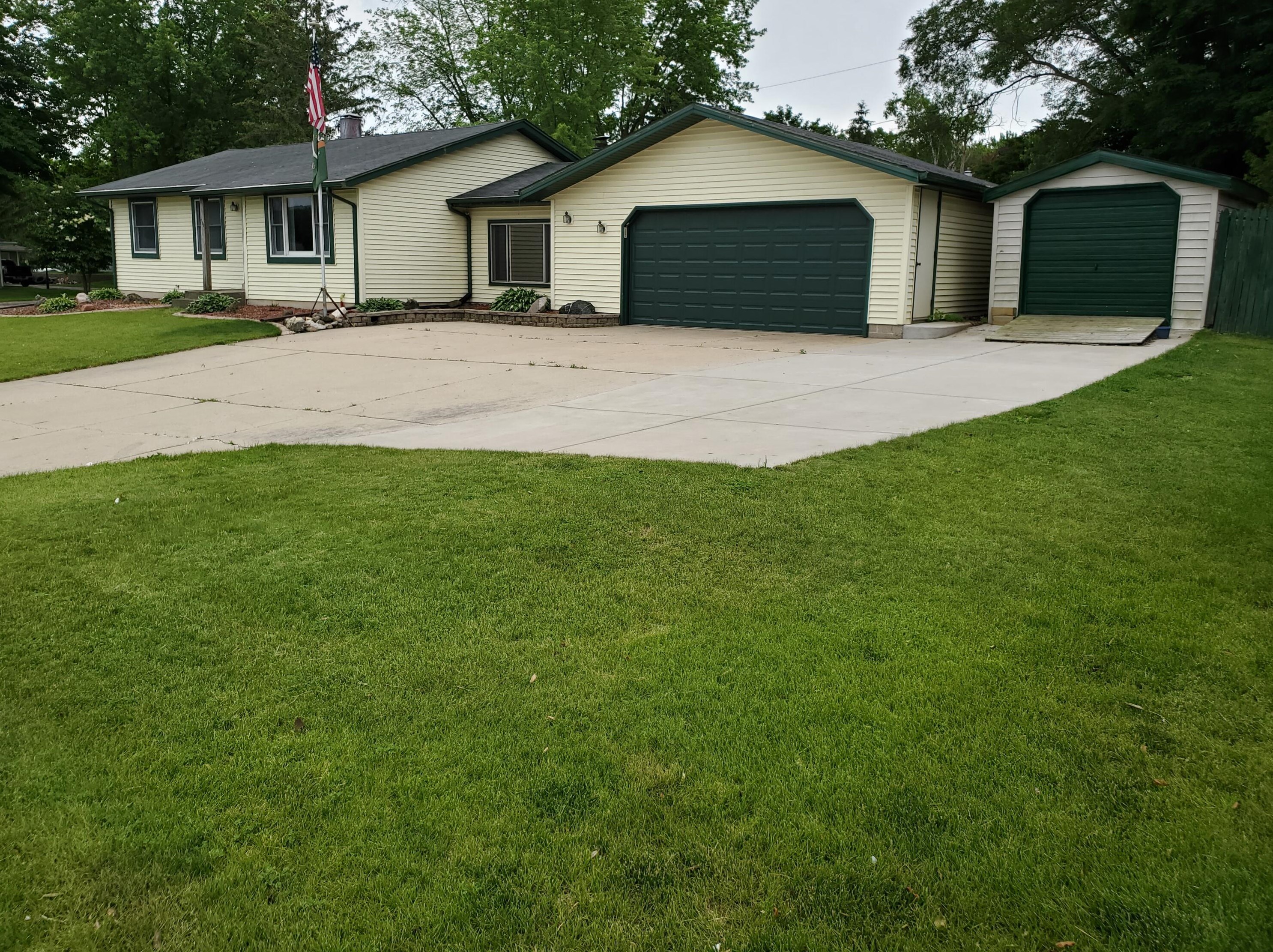 711 Jean Ct, Allenton, WI 53002-9798