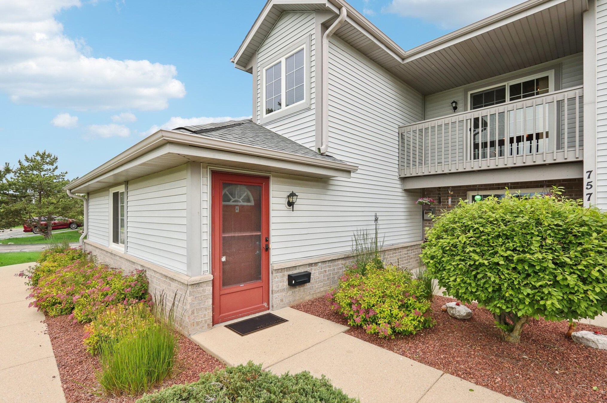 757 Quinlan Dr #h, Pewaukee, WI 53072