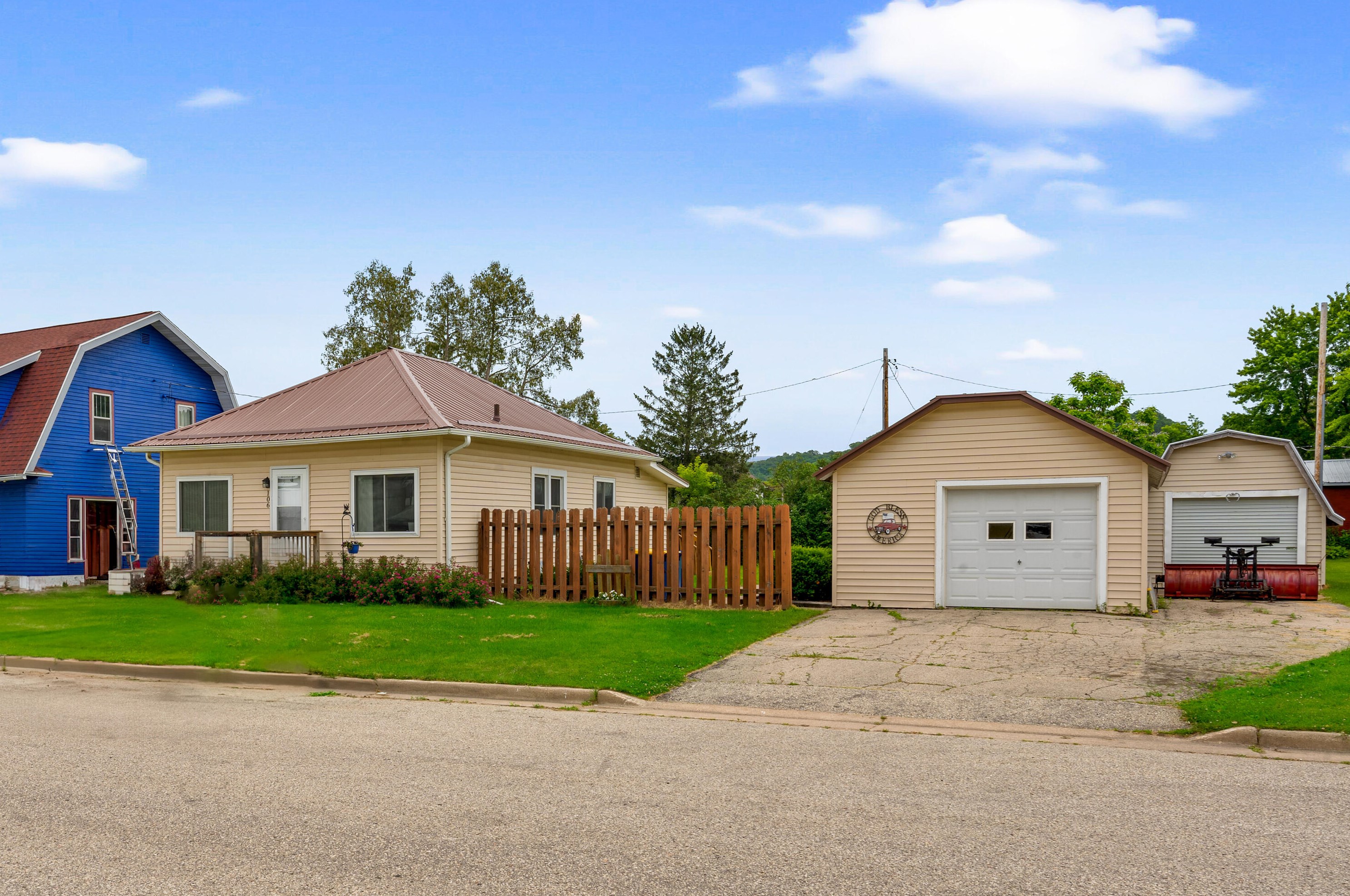 106 Babcock St, Coon Valley, WI 54623-7712