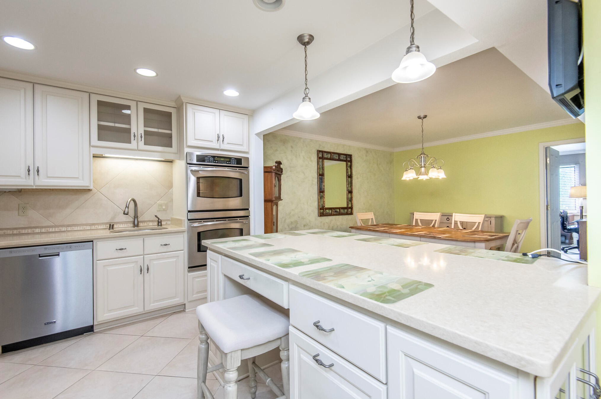 9330 Forest Home Ave, Milwaukee, WI 53228-3541