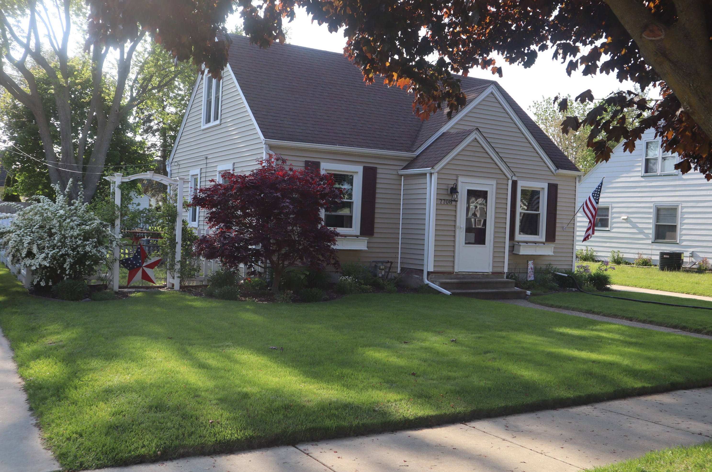 7708 17th Ave, Kenosha, WI 53143