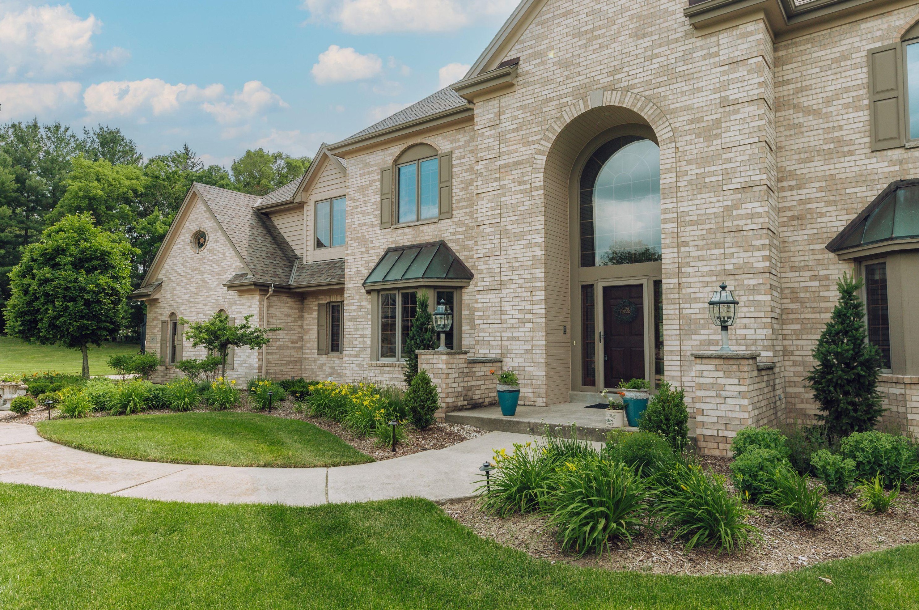 1285 Weston Hills Ct, Brookfield, WI 53045